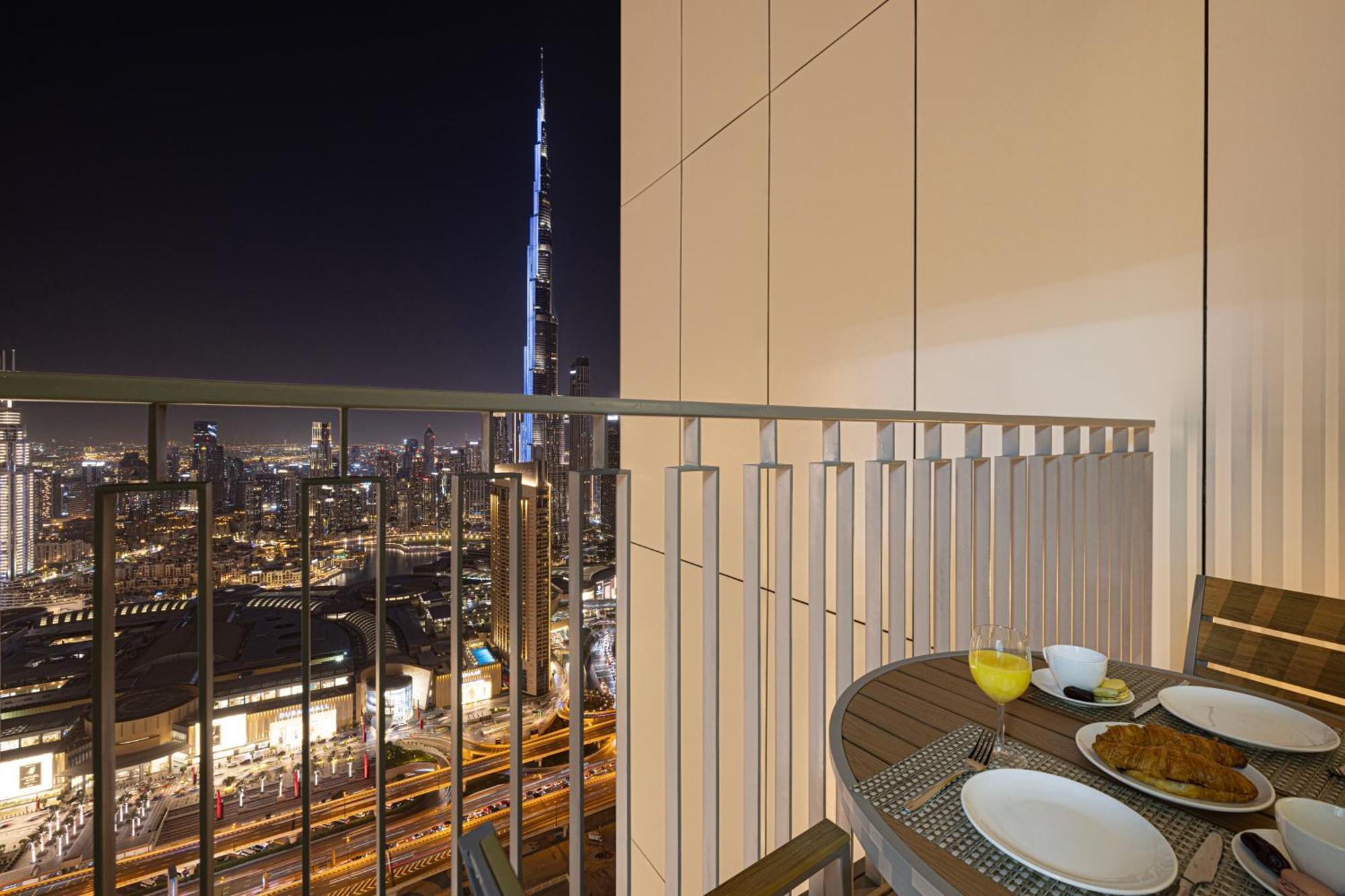 Premium 2 Bedroom High-floor Offering Spectacular Burj Khalifa & Fountain Views, Steps Away From Mall - Downtown By Stayfinity - Max 8 Guests *