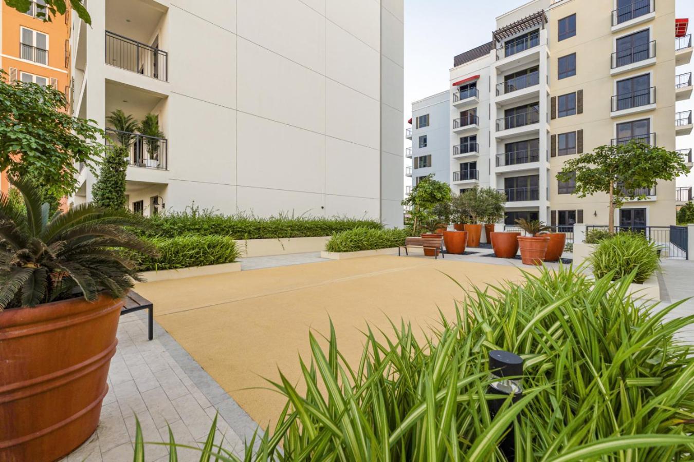 Luxury Lifestyle At La Sirene Port De La Jumeirah 1