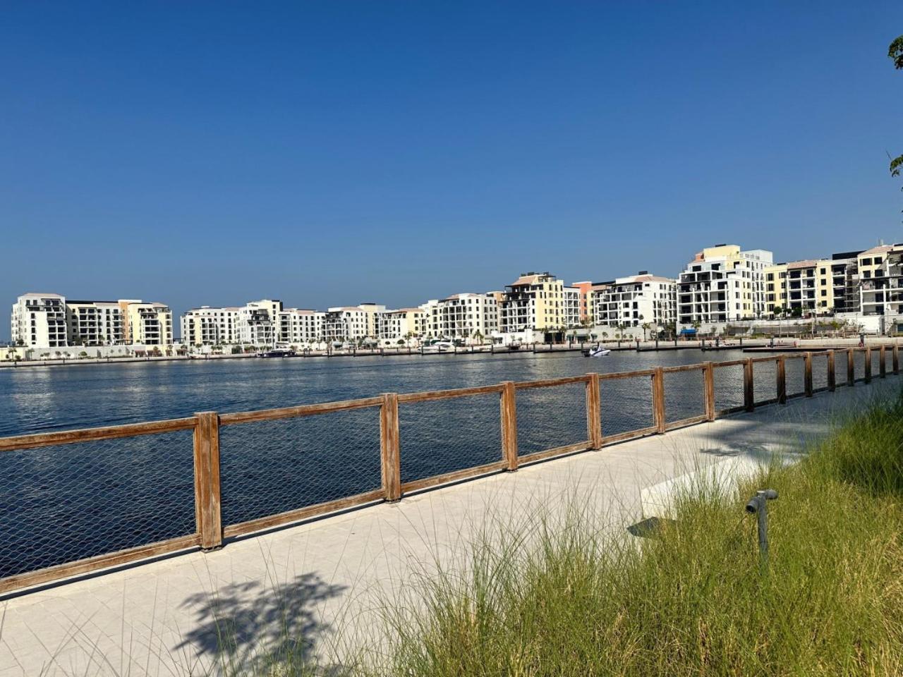 Luxury Lifestyle At La Sirene Port De La Jumeirah 1 Apartment *