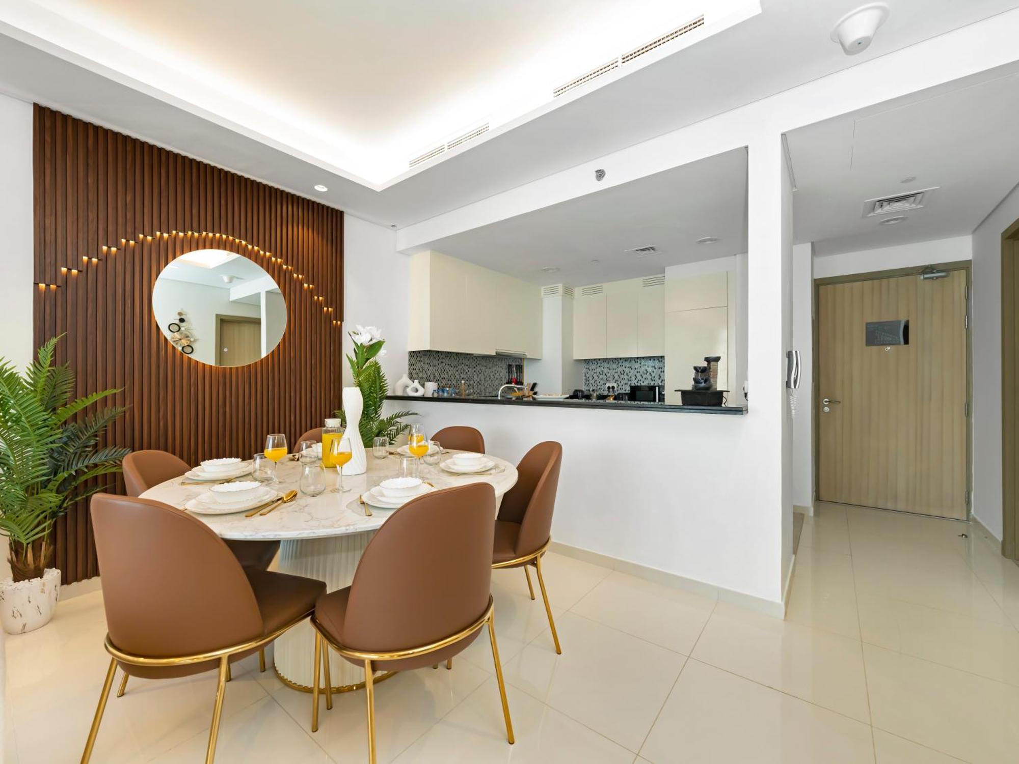 Stunning 2br With Burj View & Infinity Pool Apartment *