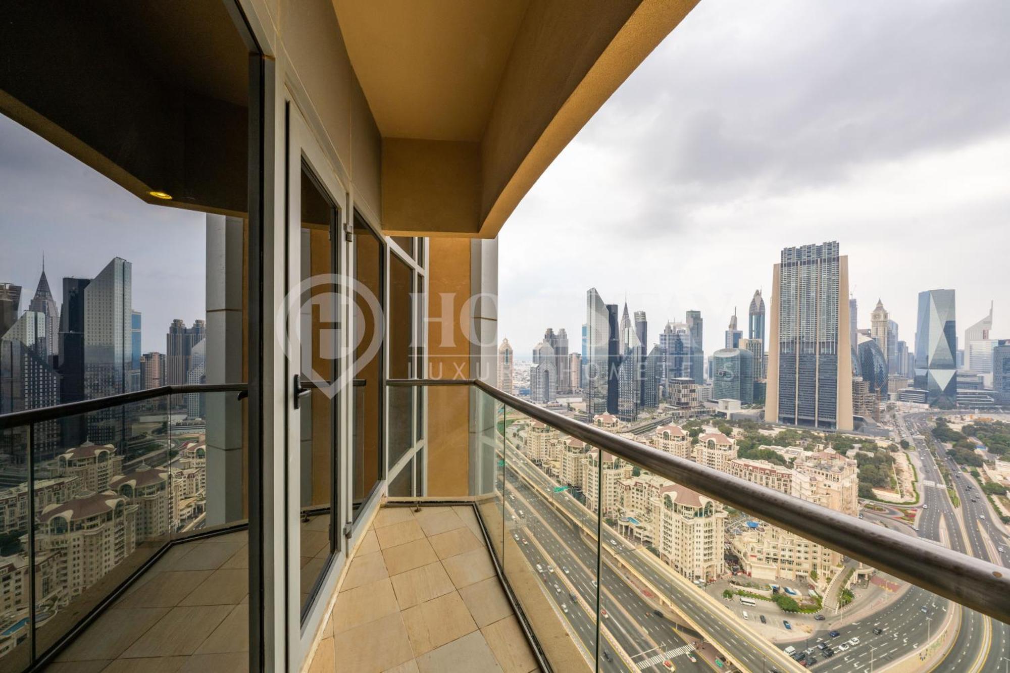 Holistay Luxury Homes - Burj Khalifa View - Direct Access Mall Apartment Dubai
