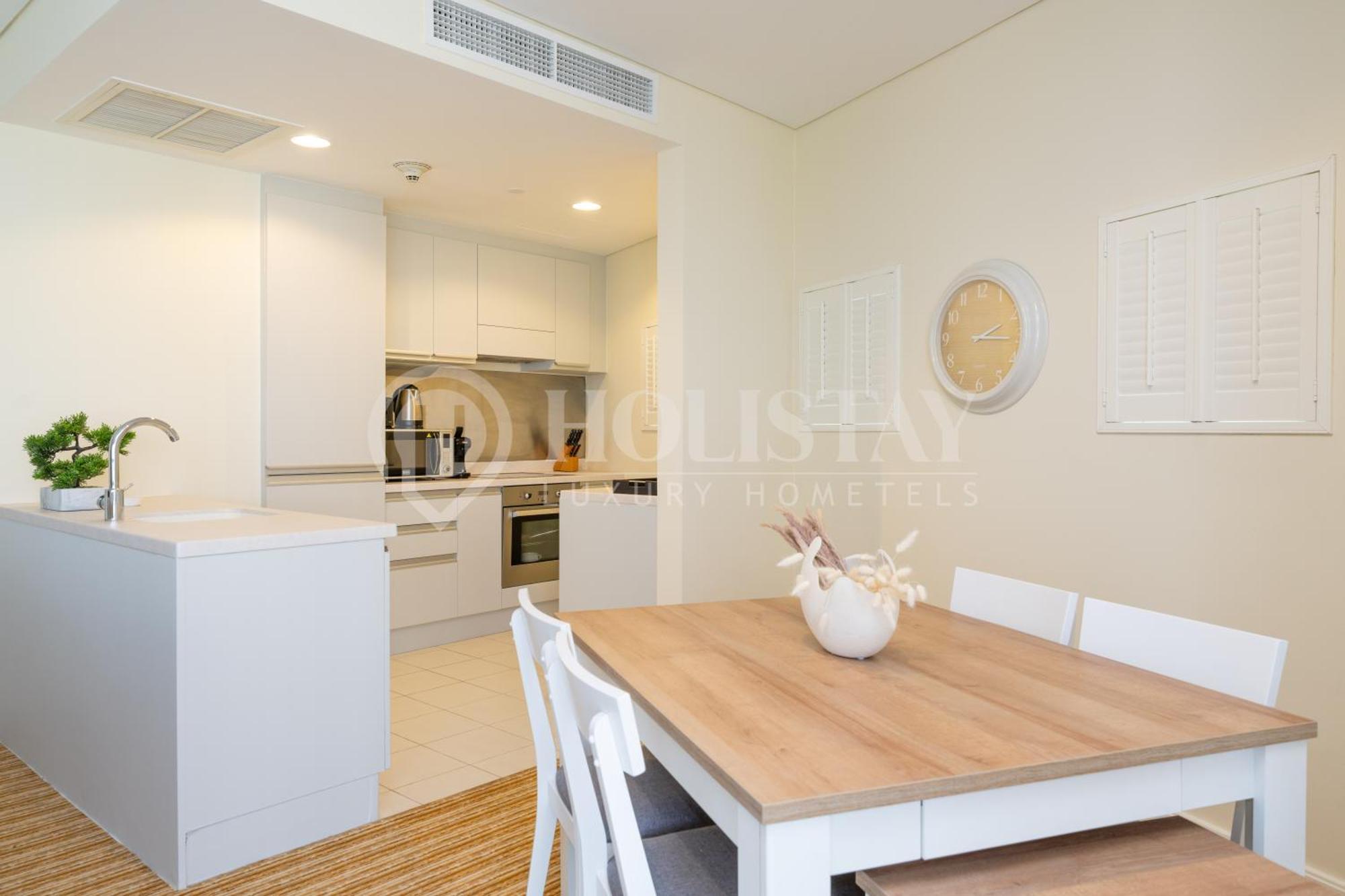 Holistay Luxury Homes - Burj Khalifa View - Direct Access Mall Apartment *