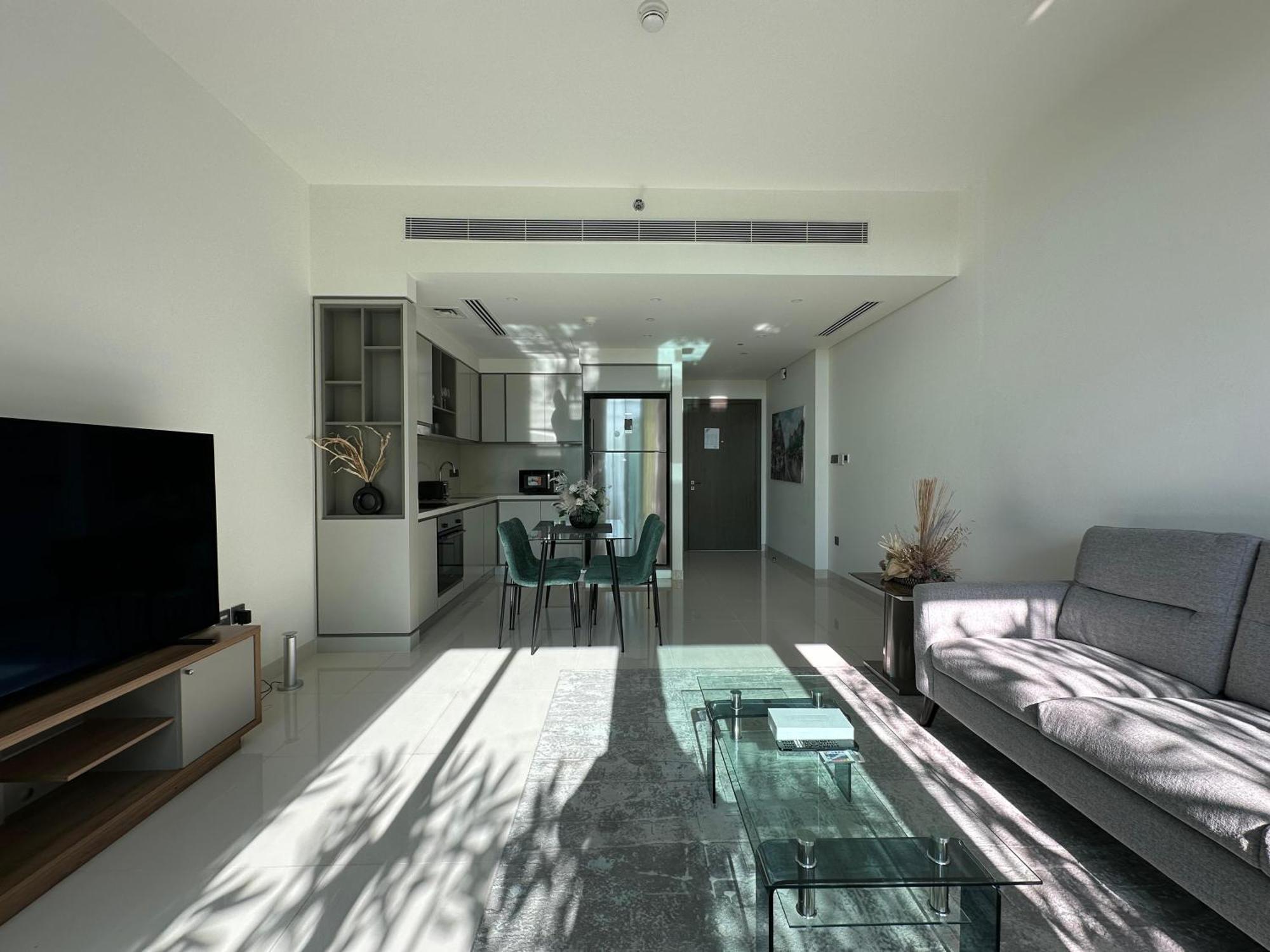 Livbnb - Classy 2br In Sunrise Bay Apartment Dubai