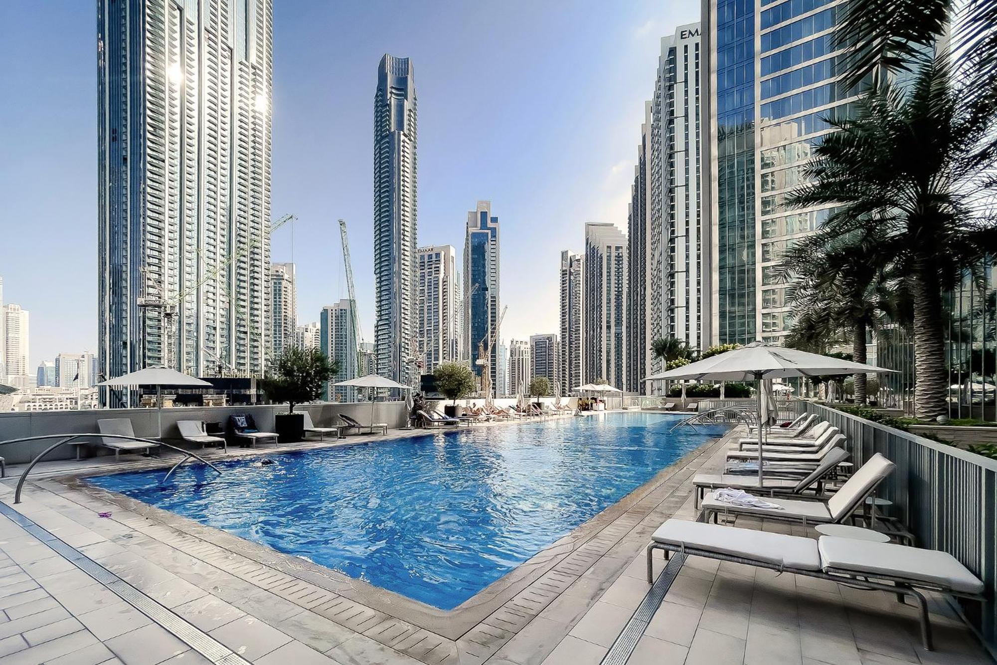 Apartment Skyline Luxe Downtown Living