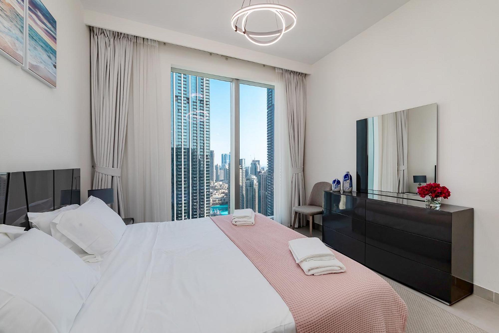Apartment Skyline Luxe Downtown Living