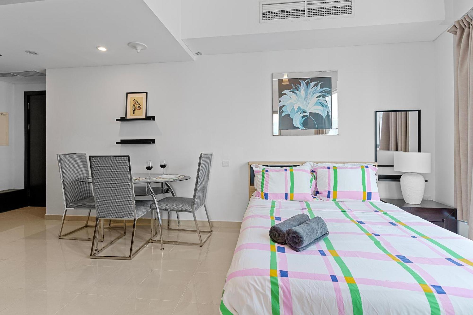 Cozy Marina View With Modern Gym & Pool, Steps To & Metro Apartment Dubai