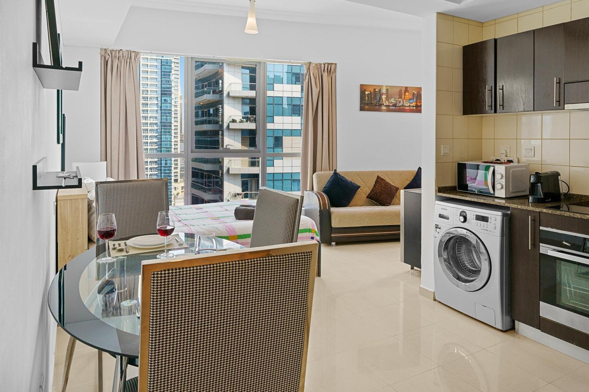 Cozy Marina View With Modern Gym & Pool, Steps To & Metro