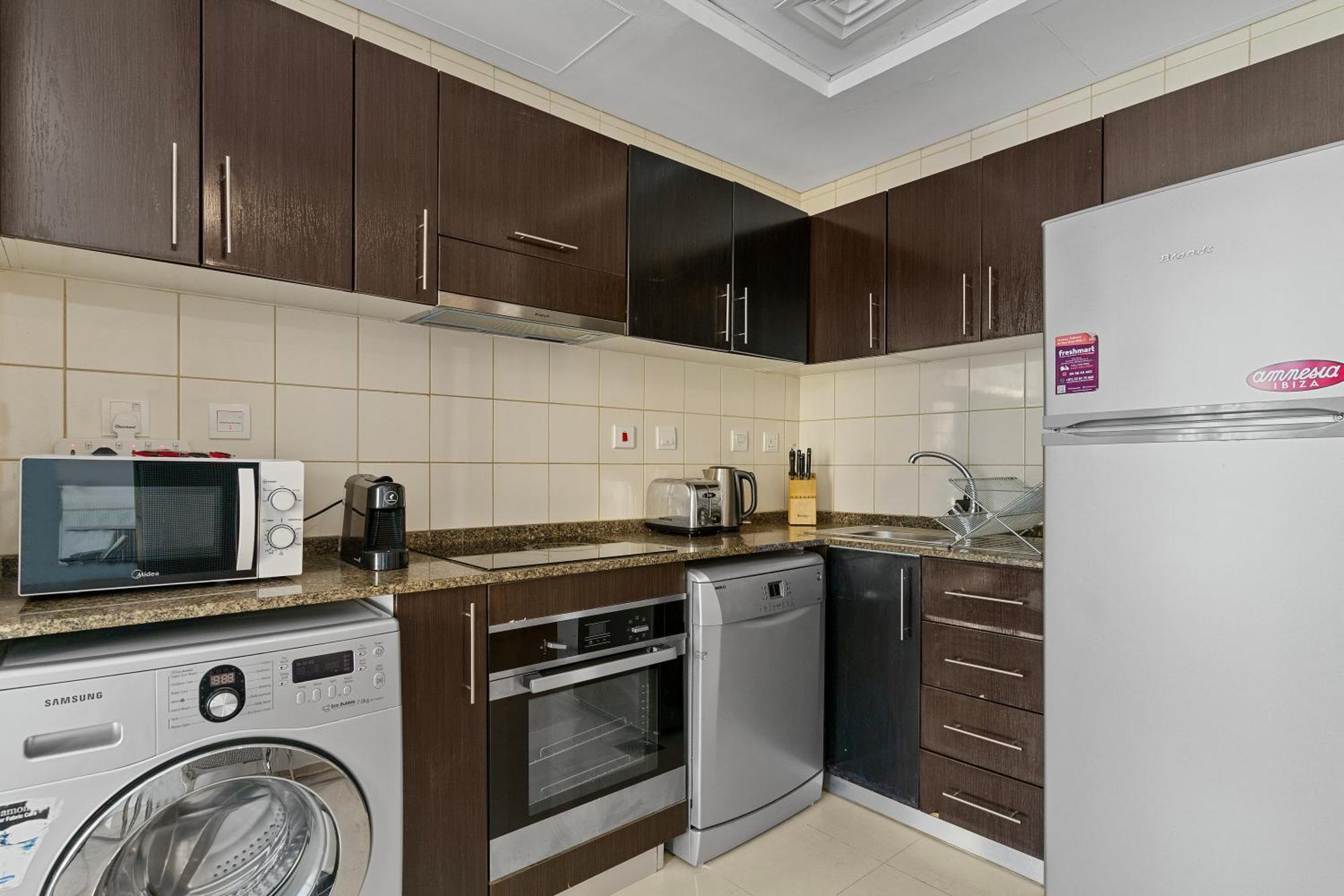 Apartment Cozy Marina View With Modern Gym & Pool, Steps To & Metro