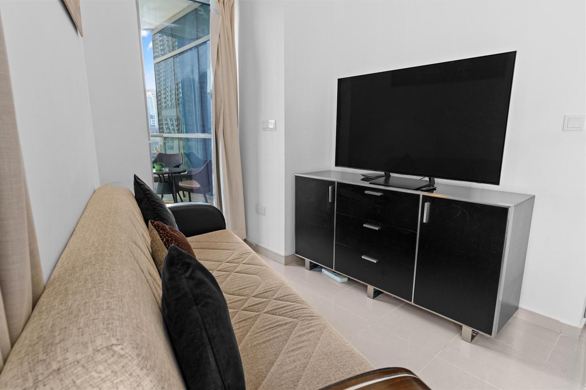 Cozy Marina View With Modern Gym & Pool, Steps To & Metro