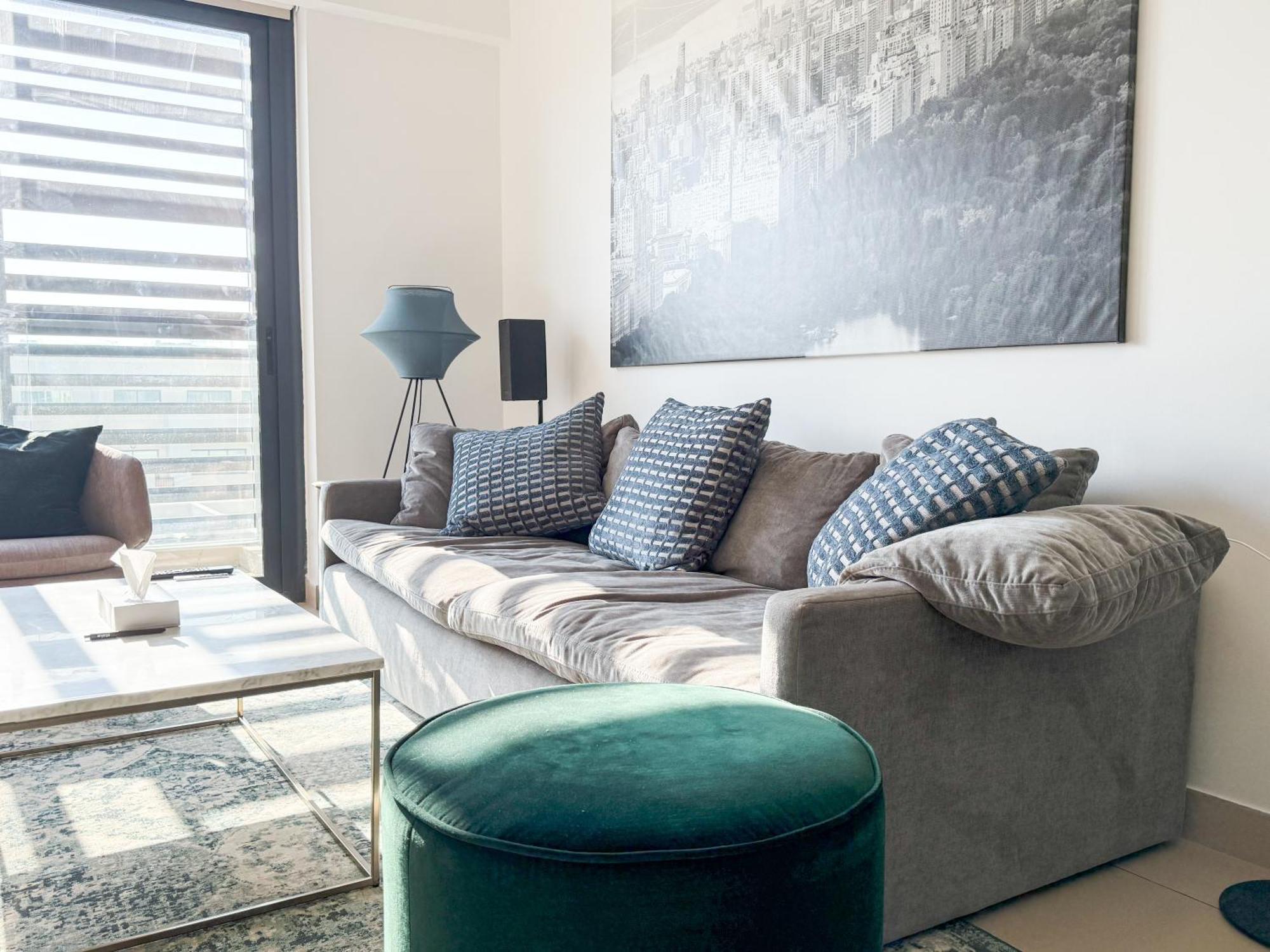 Apartment Tastefully Decorated 1 Bedroom In Jvc