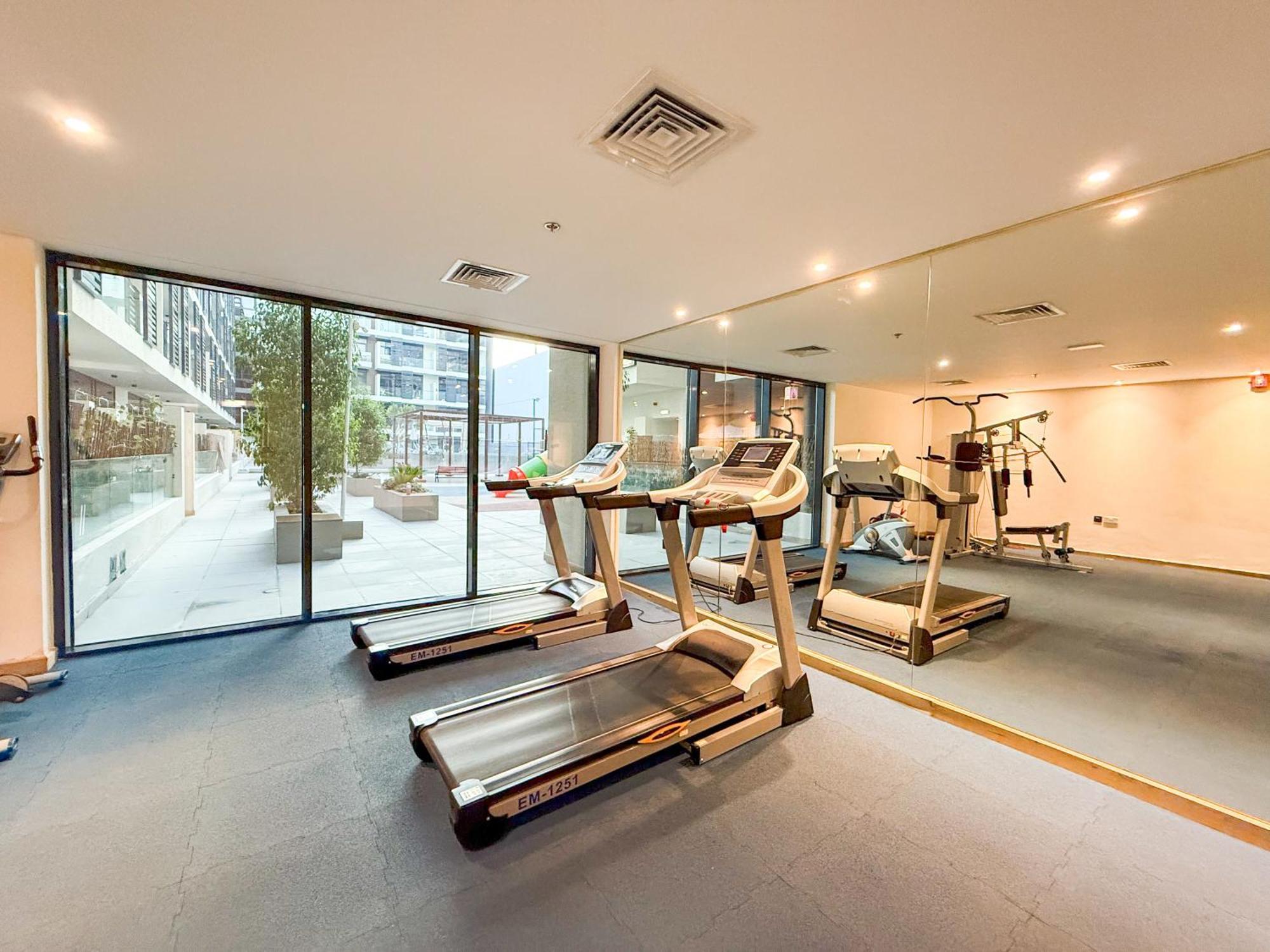 Tastefully Decorated 1 Bedroom In Jvc *