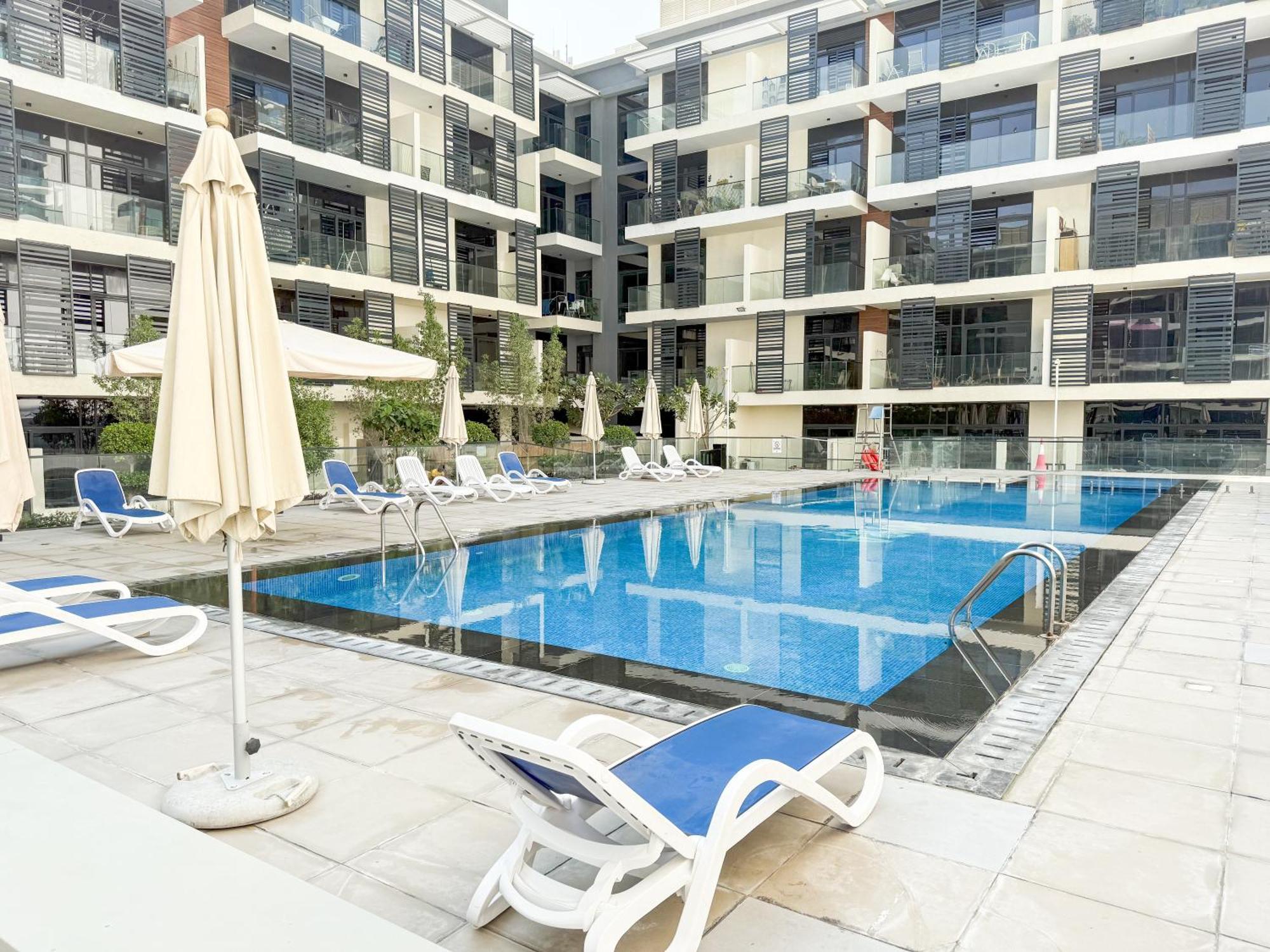 Tastefully Decorated 1 Bedroom In Jvc