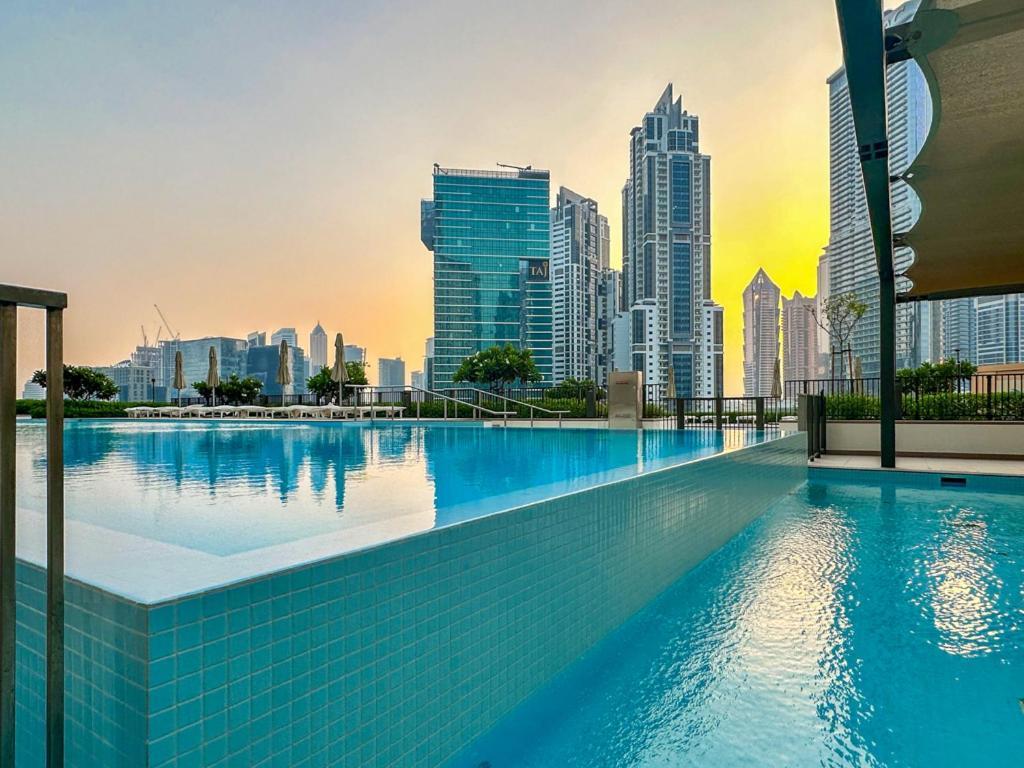 Homesgetaway - Luxury 2br In Burj Crown Dubai