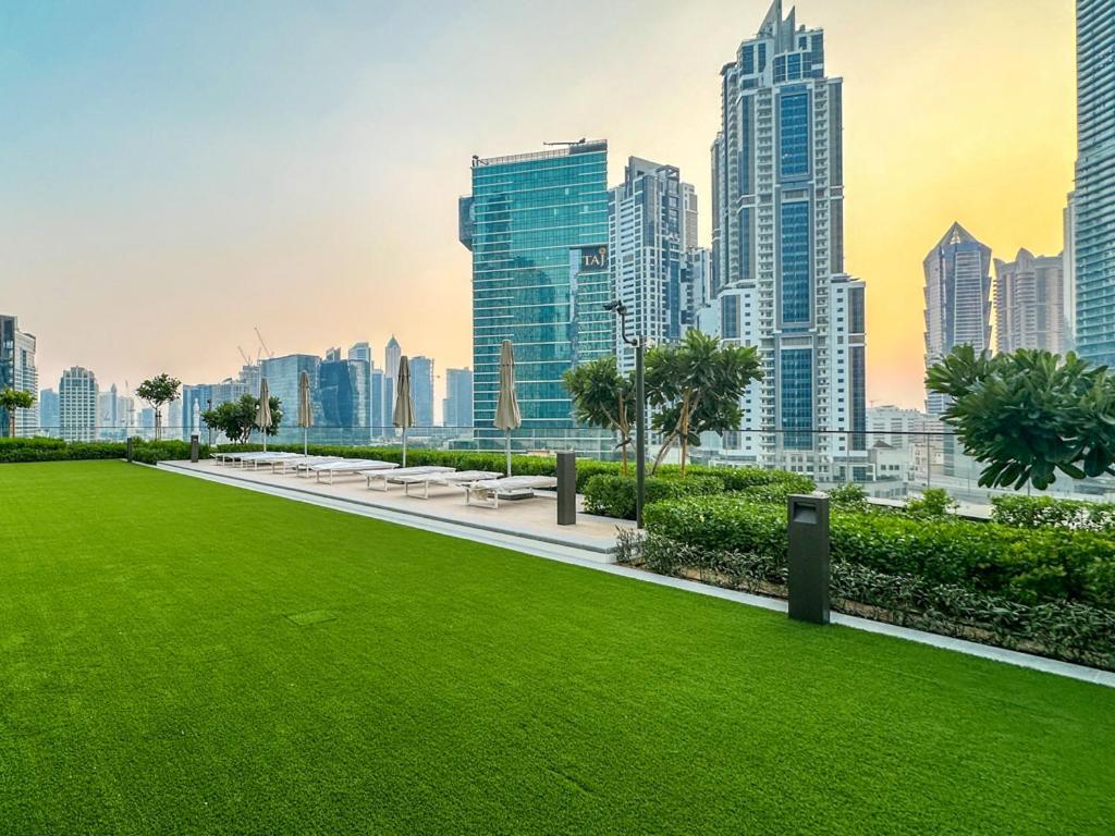 Homesgetaway - Luxury 2br In Burj Crown Apartment