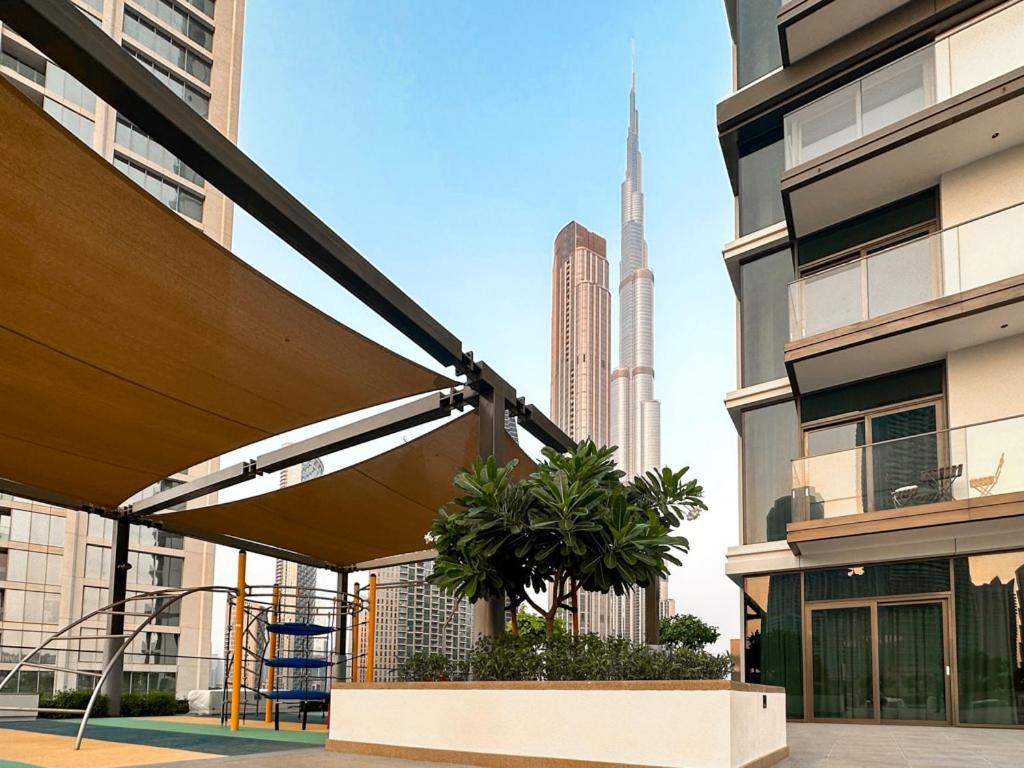 Homesgetaway - Luxury 2br In Burj Crown Dubai