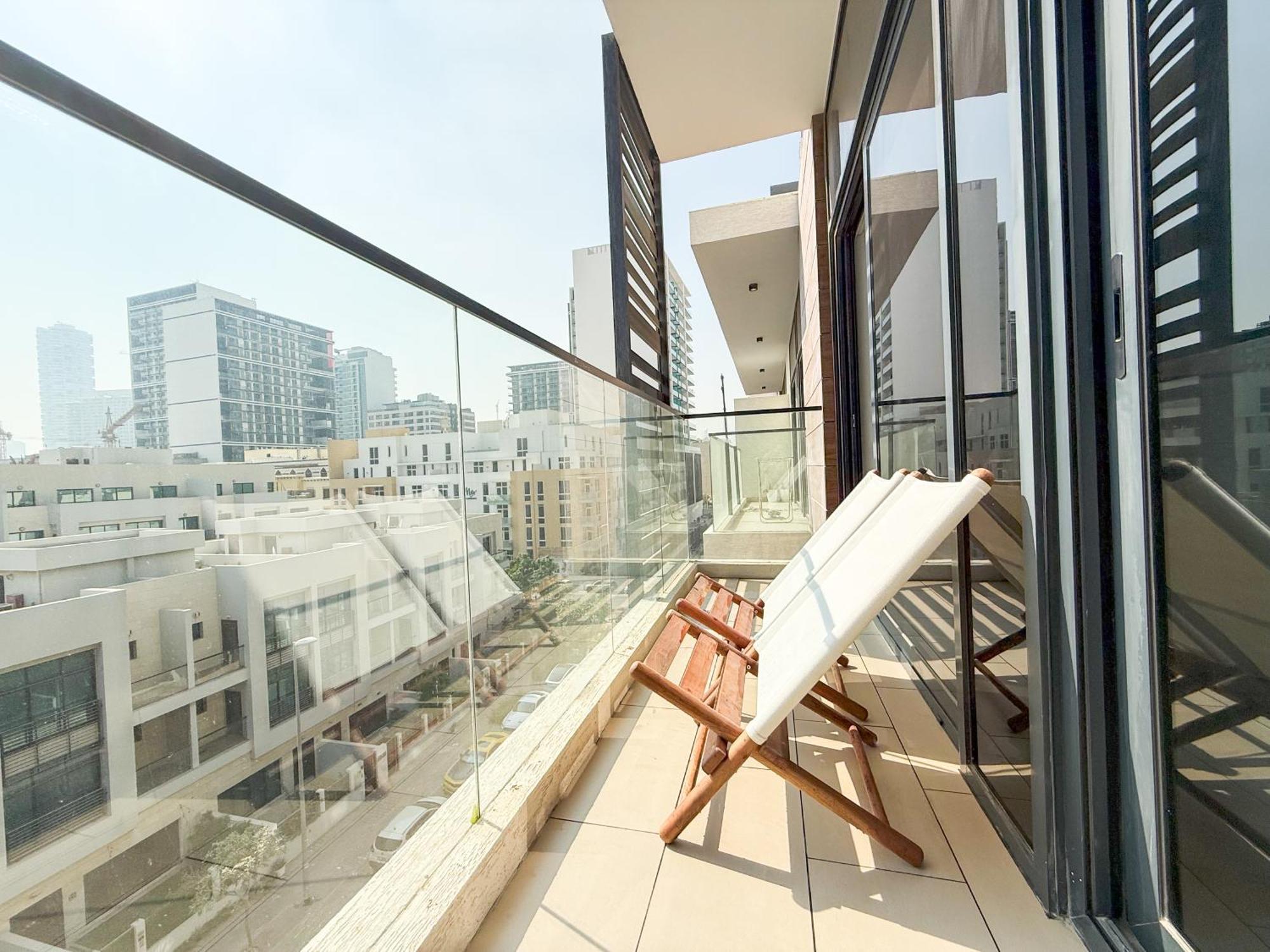Apartment Tastefully Decorated 1 Bedroom In Jvc *