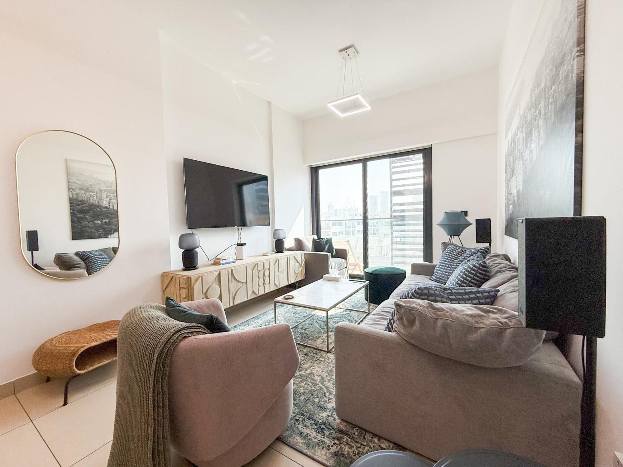 Tastefully Decorated 1 Bedroom In Jvc * Dubai
