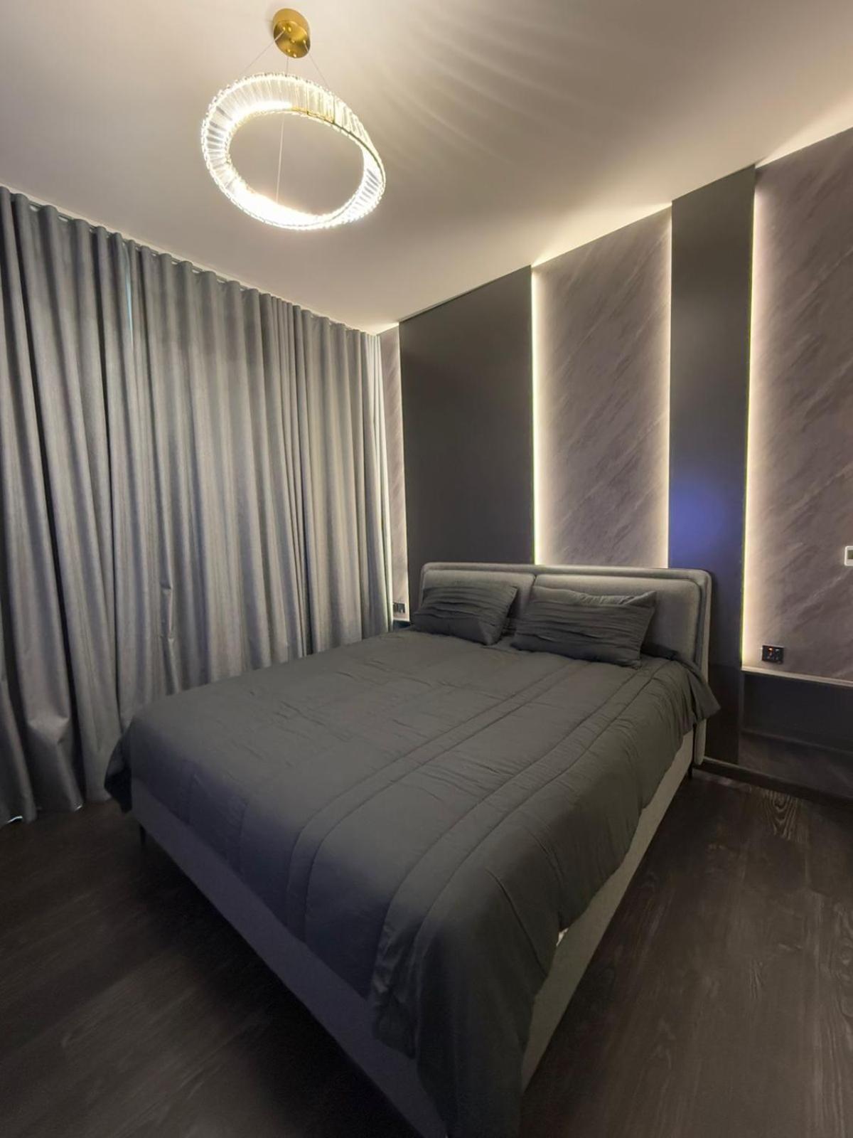 Apartment Luxury 2-bed Flat, Prime Location, Burj View & World Highest Running Track