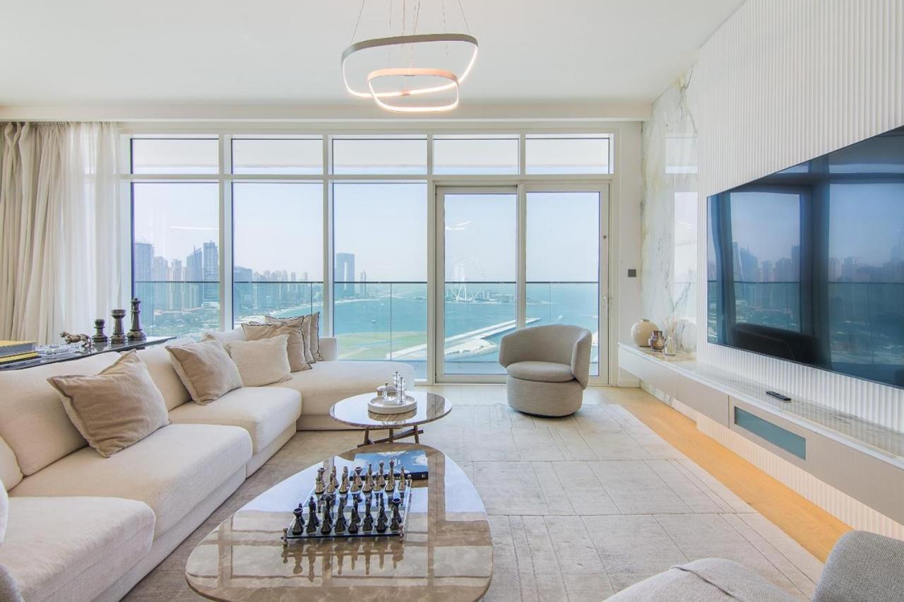 Westminster Front Apartment *