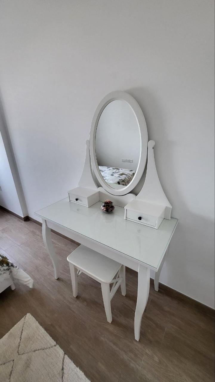 Modern 2br -5min To Metro-unit 211 Apartment Dubai