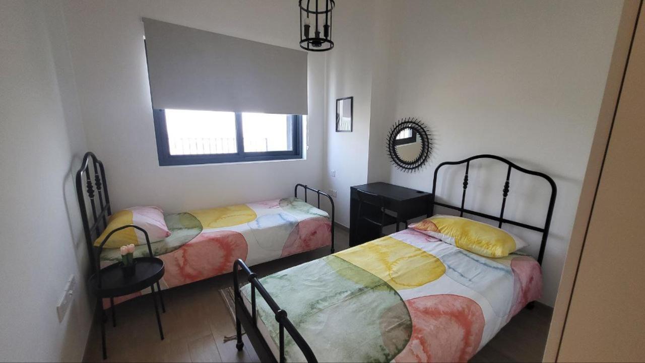 Modern 2br -5min To Metro-unit 211 Dubai