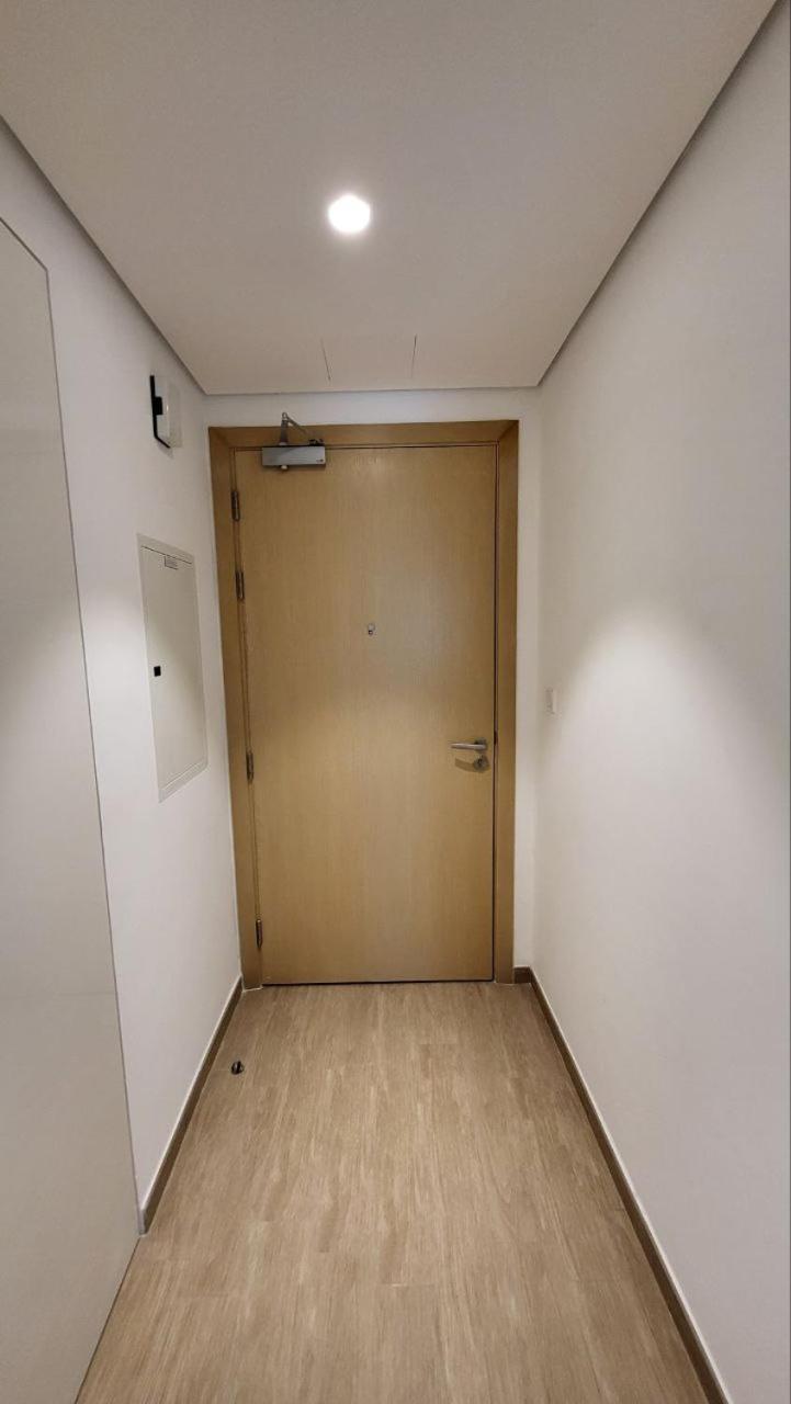 Modern 2br -5min To Metro-unit 211 Apartment *