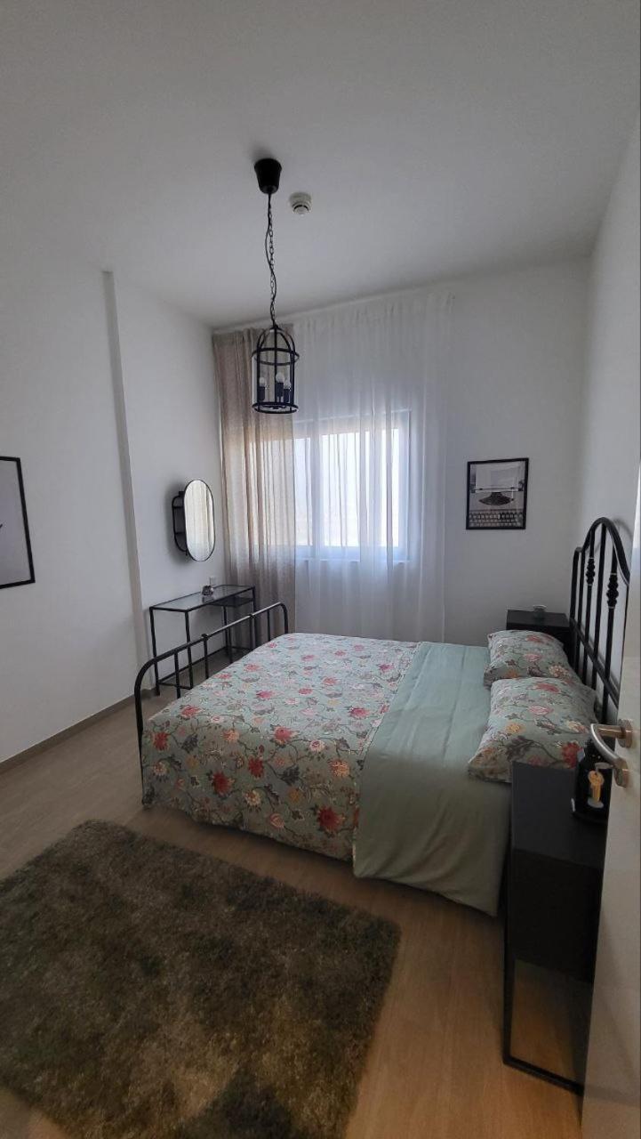 Modern 2br -5min To Metro-unit 211 Apartment Dubai