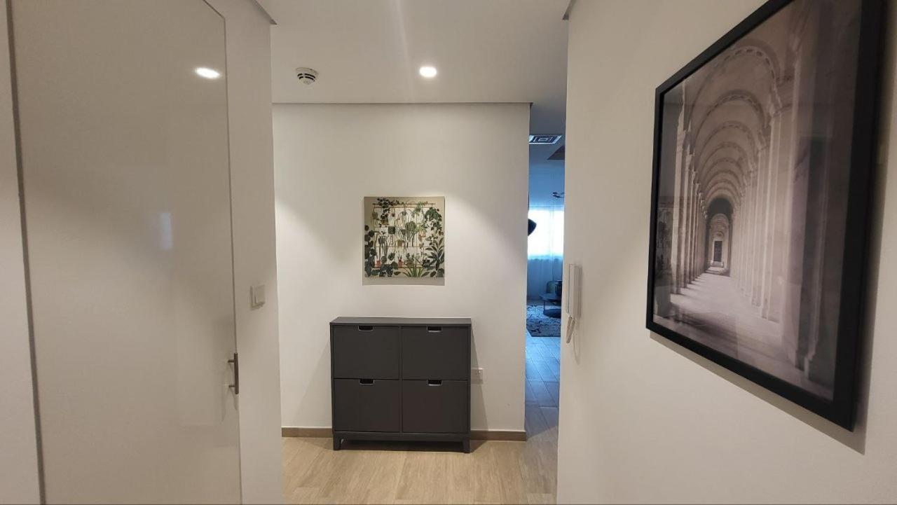 Modern 2br -5min To Metro-unit 211 * Dubai