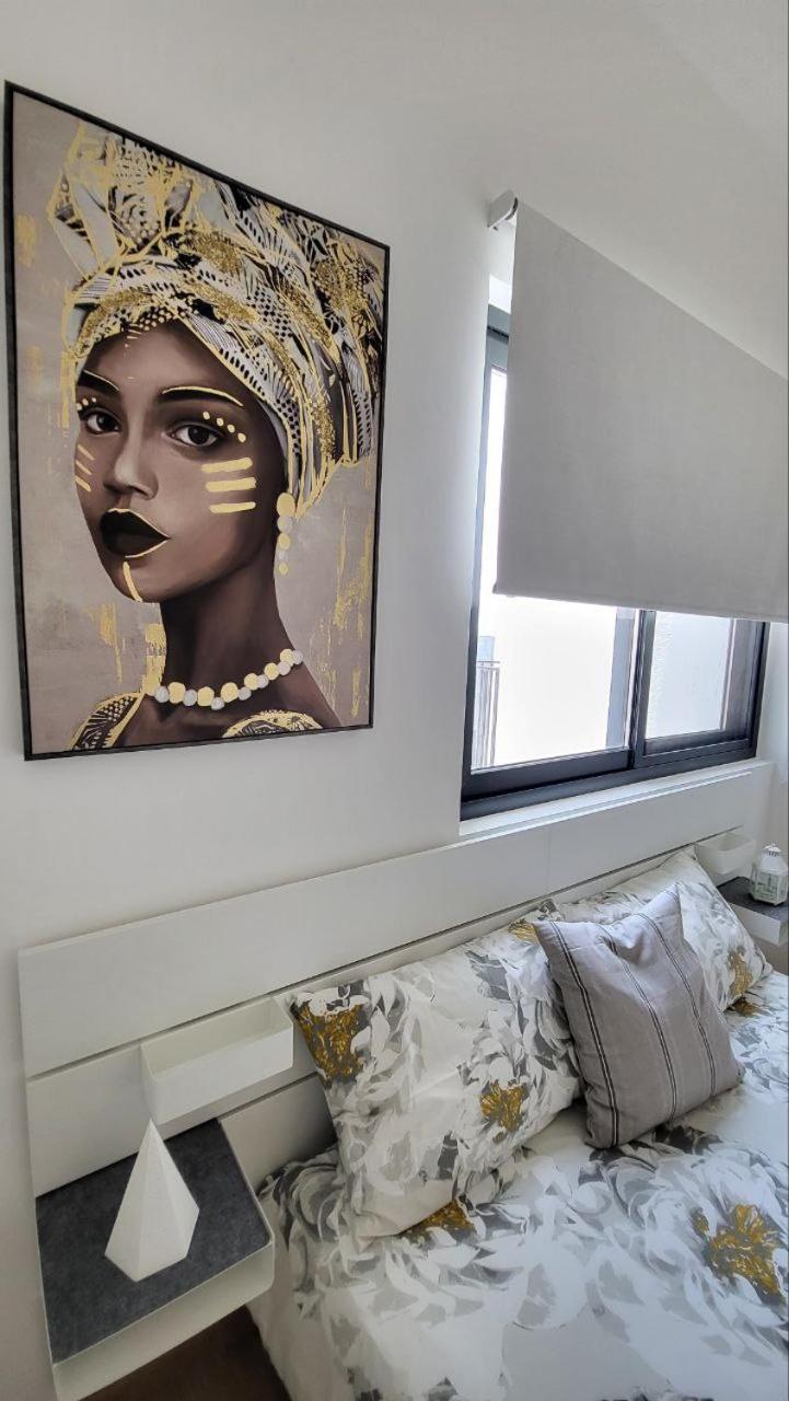 Modern 2br -5min To Metro-unit 211