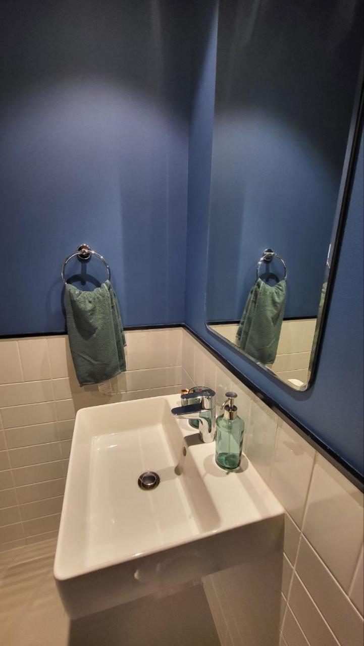 Modern 2br -5min To Metro-unit 211 Apartment *