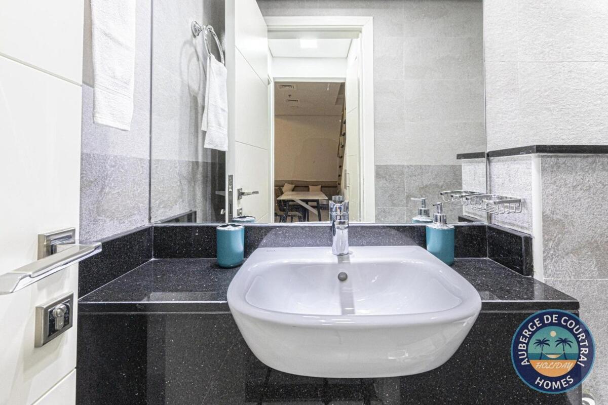 2br Duplex Stunning Views,near Circle Mall & Park