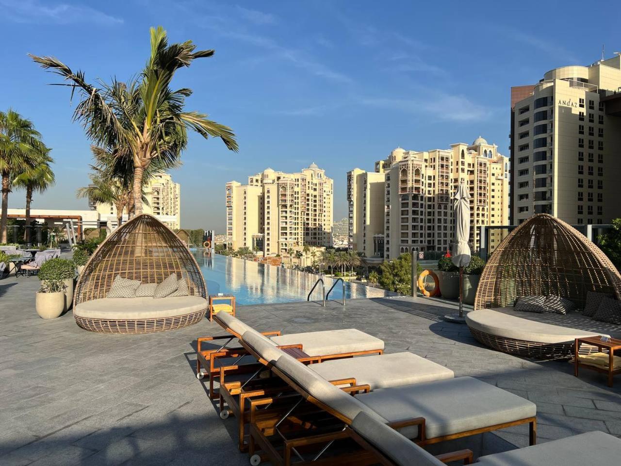 Luxury Palm Tower With Pool And Fantastic Sea View Dubai