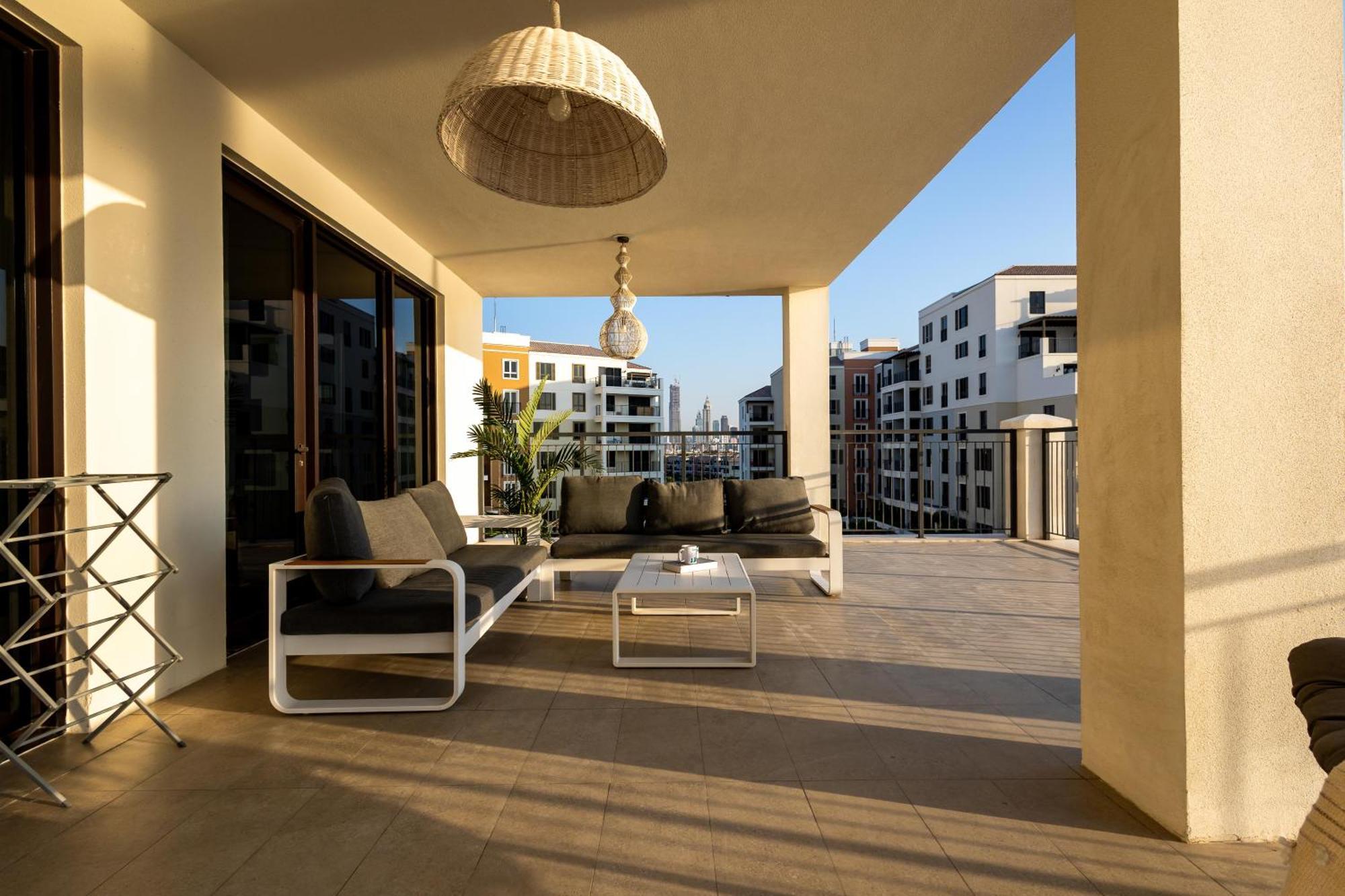 Higuests Experience Coastal Elegance At La Rive 2 In La * Dubai