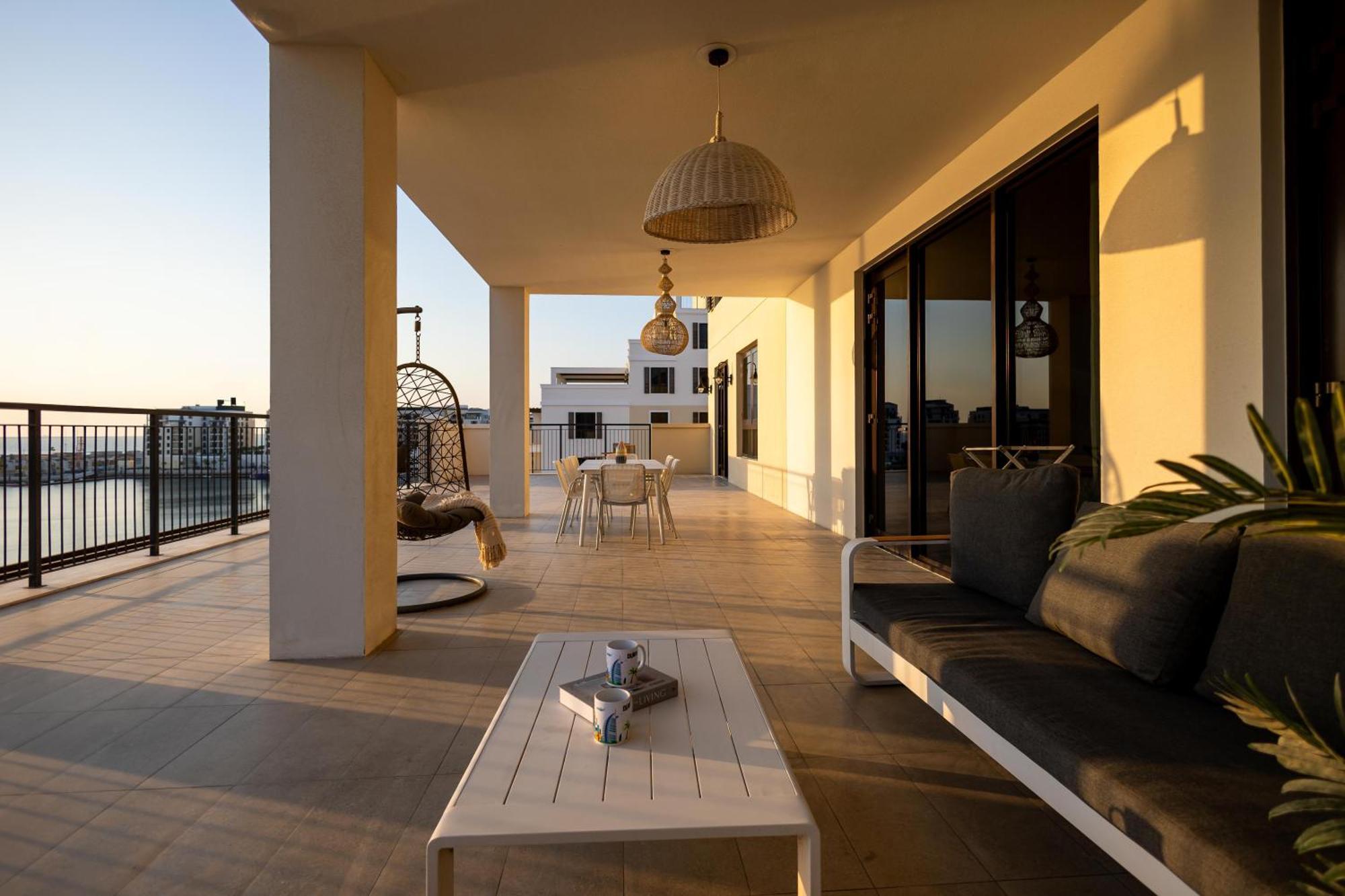 Higuests Experience Coastal Elegance At La Rive 2 In La Apartment *