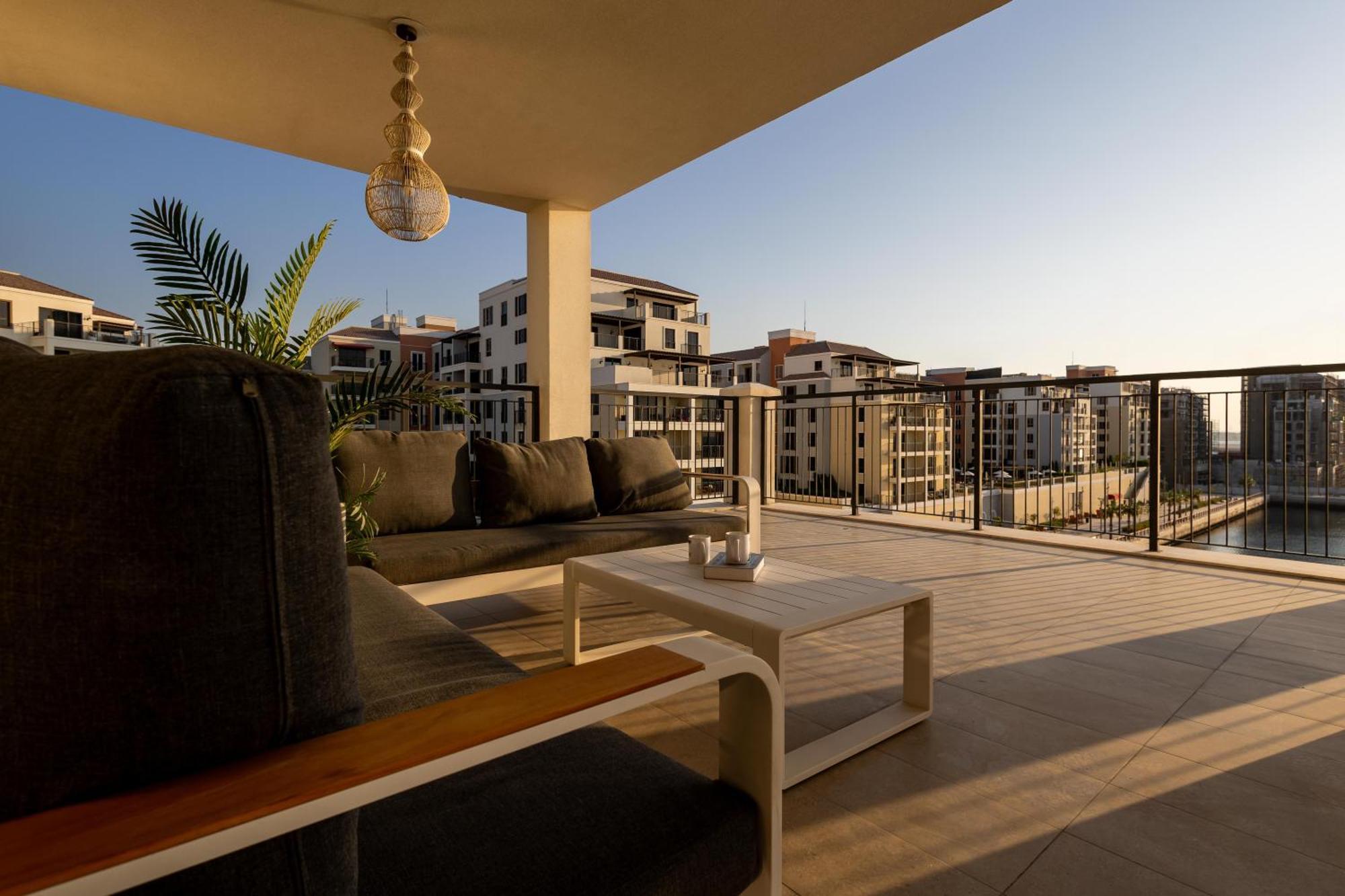 Higuests Experience Coastal Elegance At La Rive 2 In La Dubai