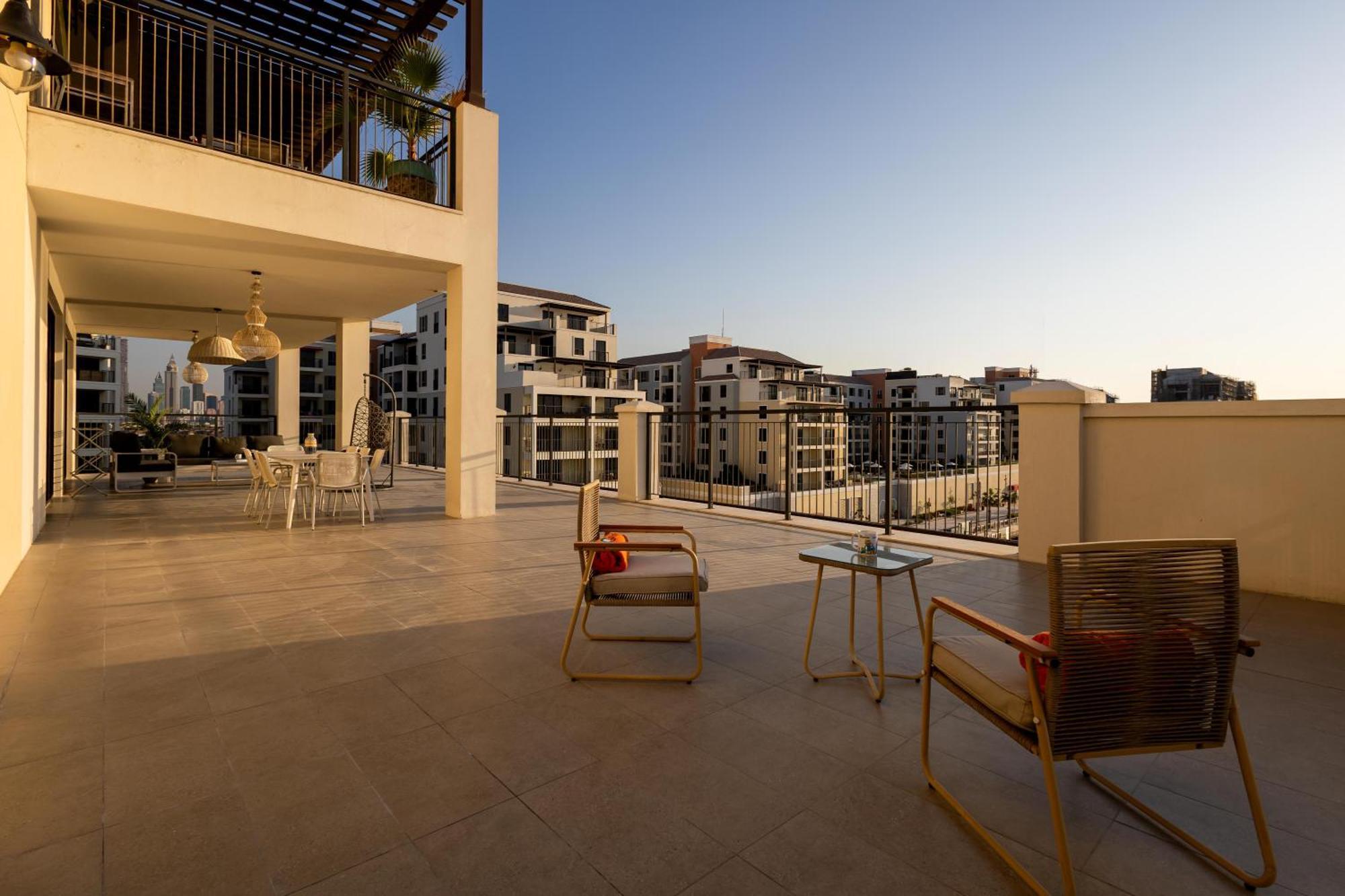 Higuests Experience Coastal Elegance At La Rive 2 In La * Dubai
