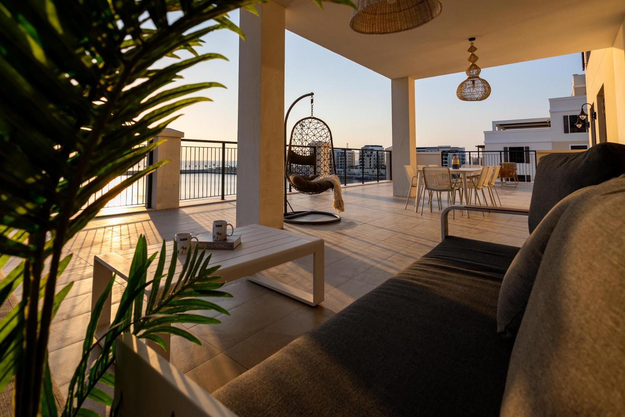 Higuests Experience Coastal Elegance At La Rive 2 In La Apartment