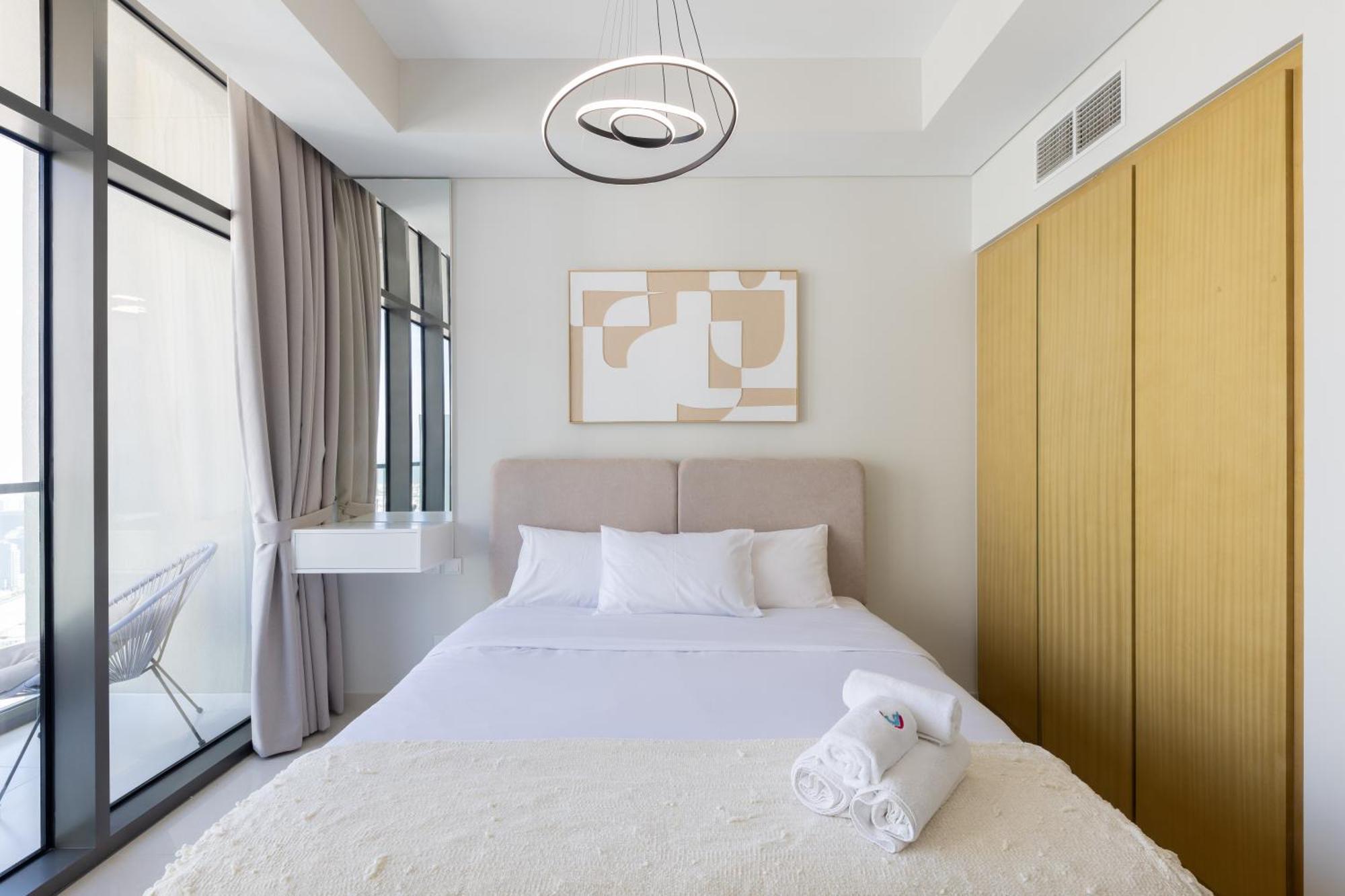 Stylish On 58th Floor With Stunning Views In Apartment