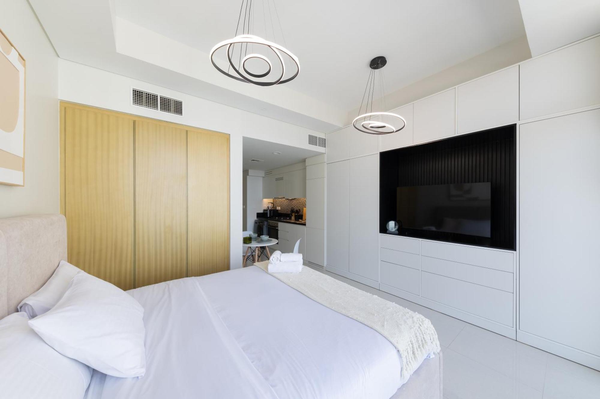 Stylish On 58th Floor With Stunning Views In Apartment