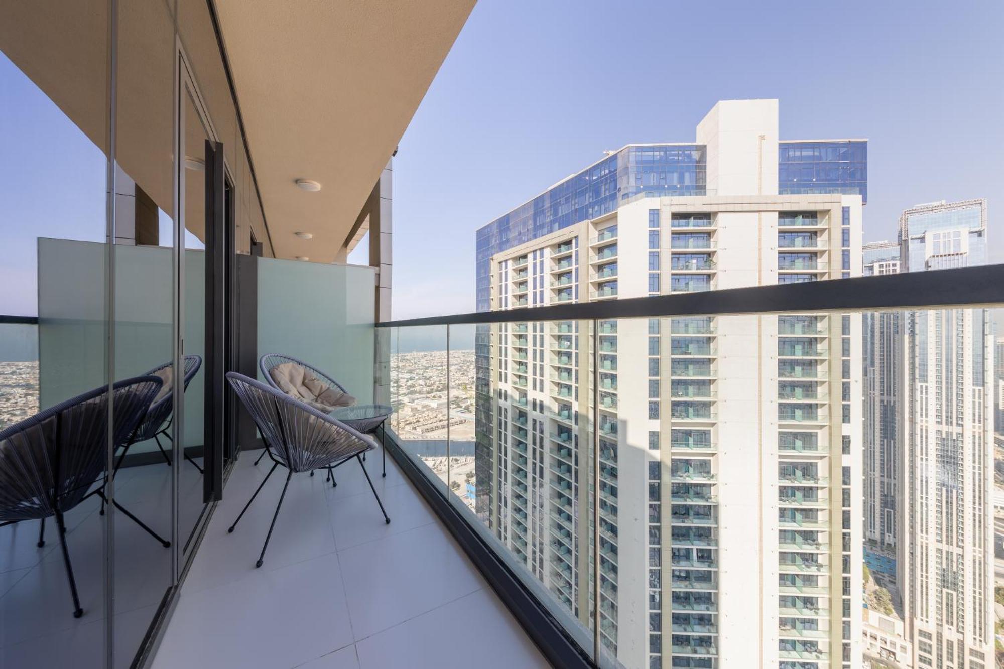 Apartment Stylish On 58th Floor With Stunning Views In Dubai