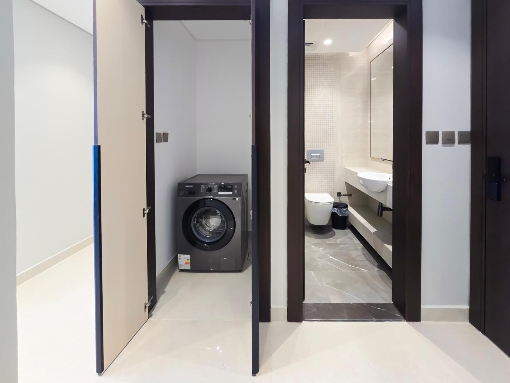 Apartment Luxurious 2-bedroom Business Bay Dubai