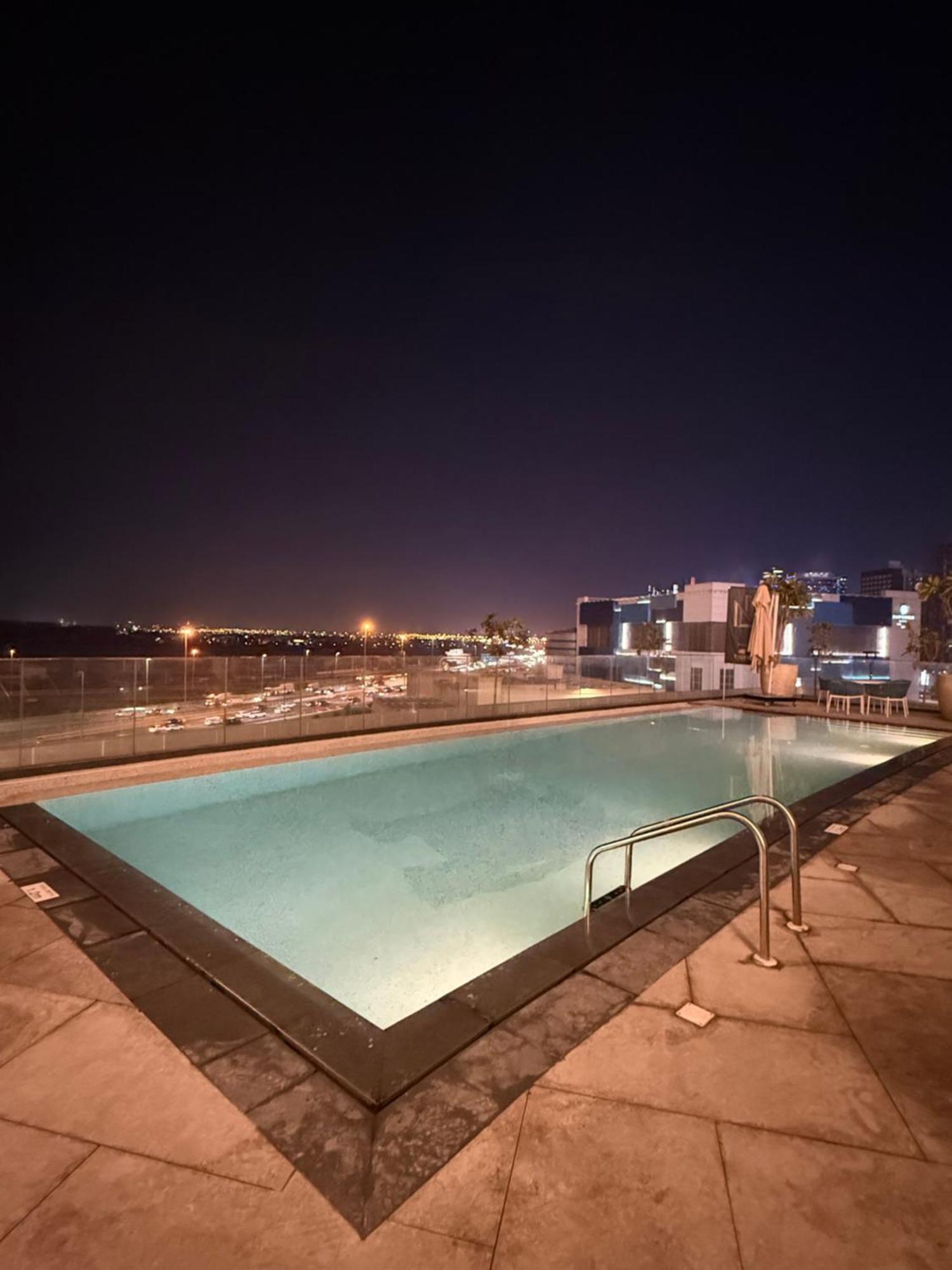 Apartment Luxurious 2-bedroom Business Bay Dubai