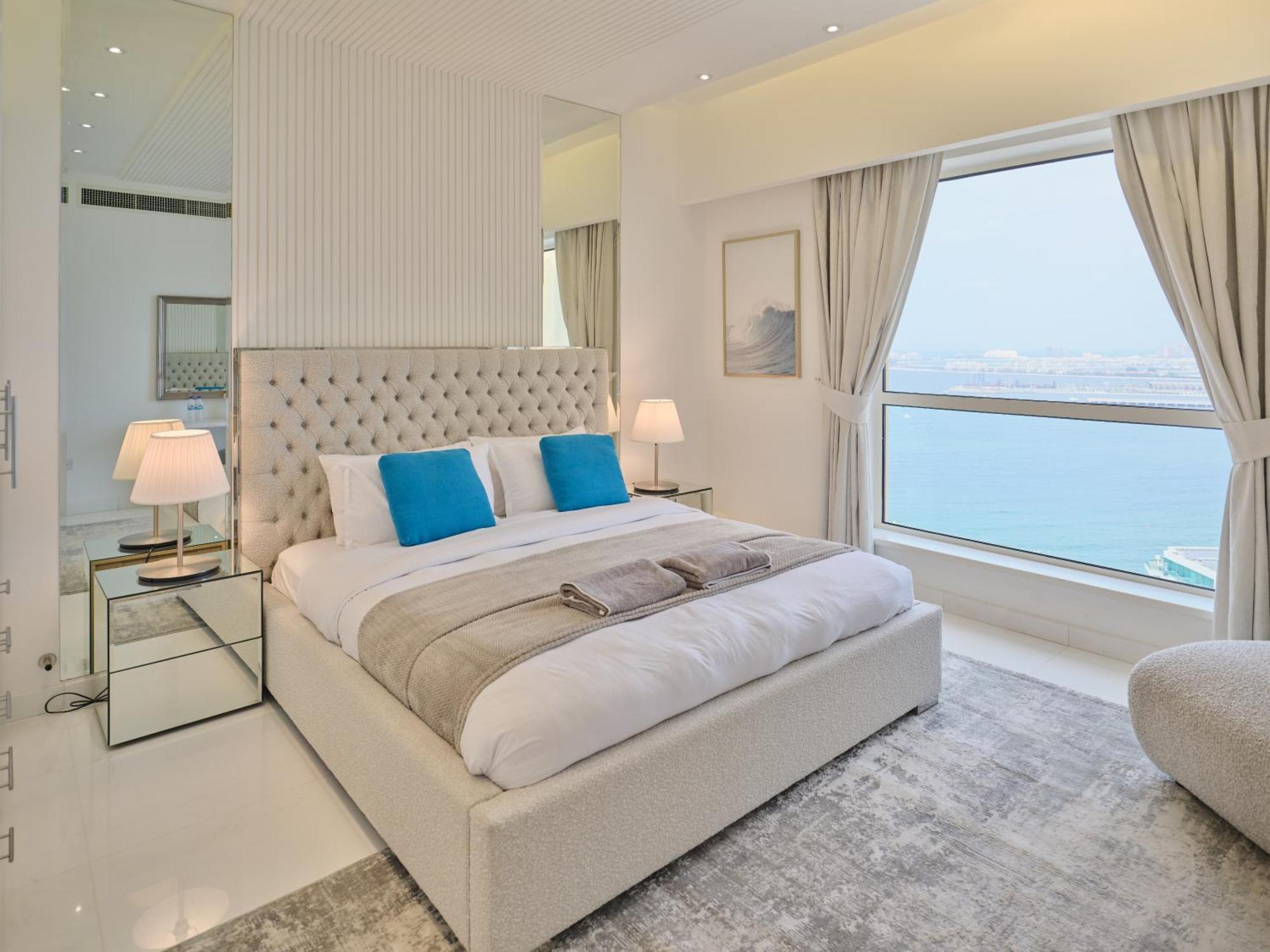 Jbr Beachfront Luxe Sea Facing Apartment
