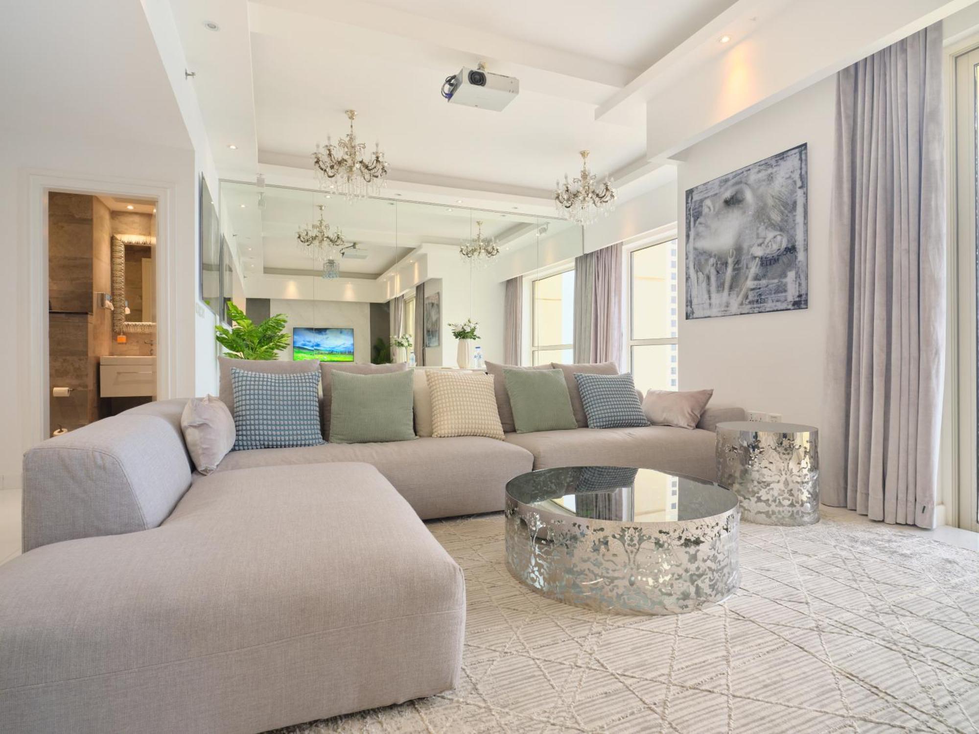 Jbr Beachfront Luxe Sea Facing Apartment Dubai