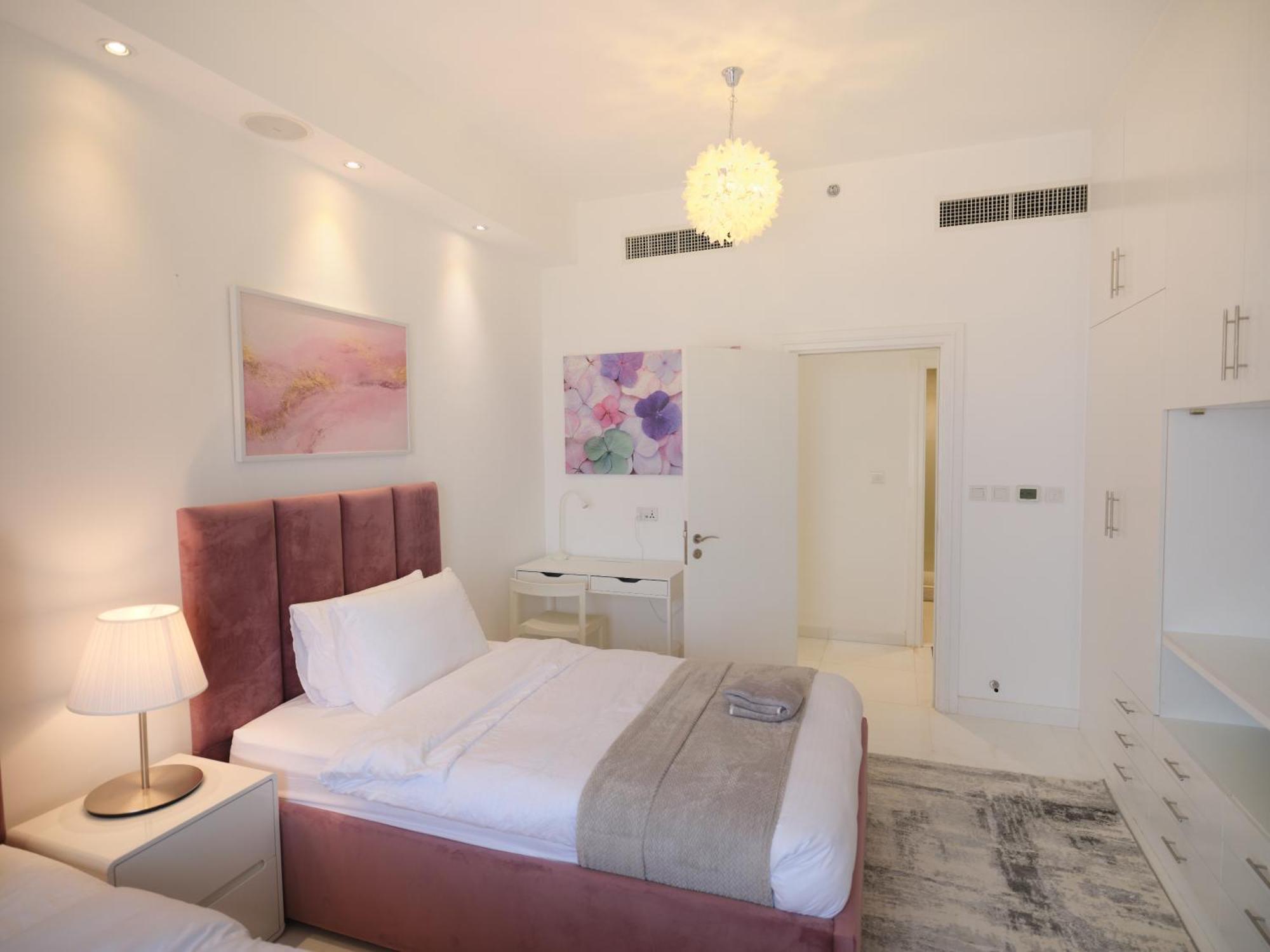 Jbr Beachfront Luxe Sea Facing Apartment