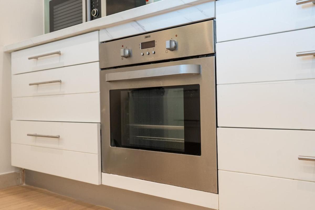 Elegant 2-bedroom With Balcony At Burj Views In Downtown