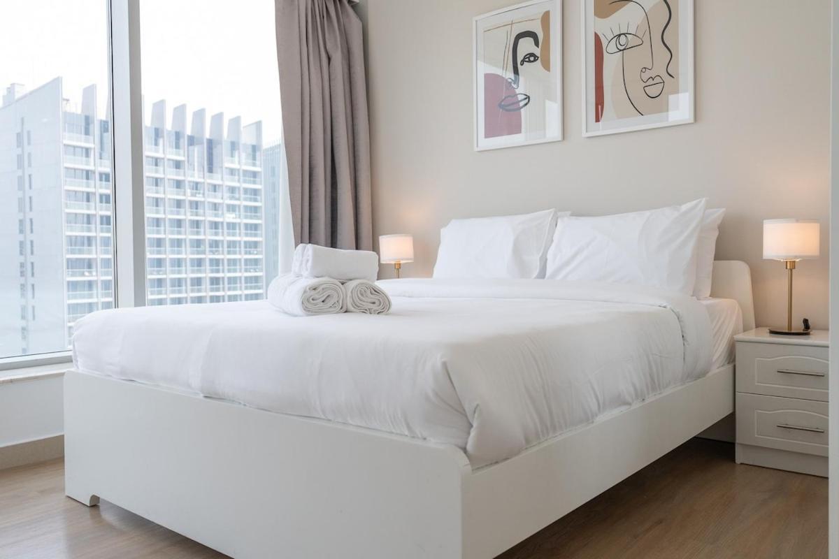 Elegant 2-bedroom With Balcony At Burj Views In Downtown
