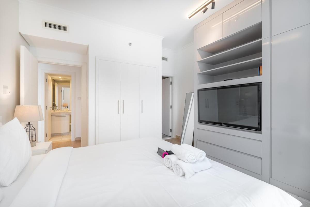 Elegant 2-bedroom With Balcony At Burj Views In Downtown *