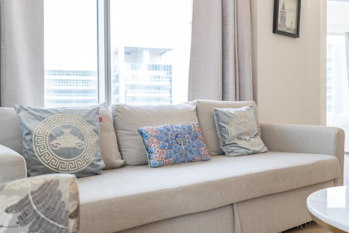 Elegant 2-bedroom With Balcony At Burj Views In Downtown *