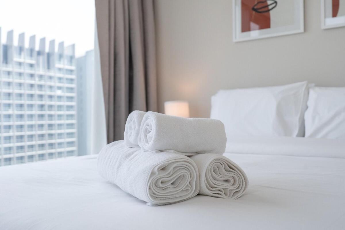 Elegant 2-bedroom With Balcony At Burj Views In Downtown